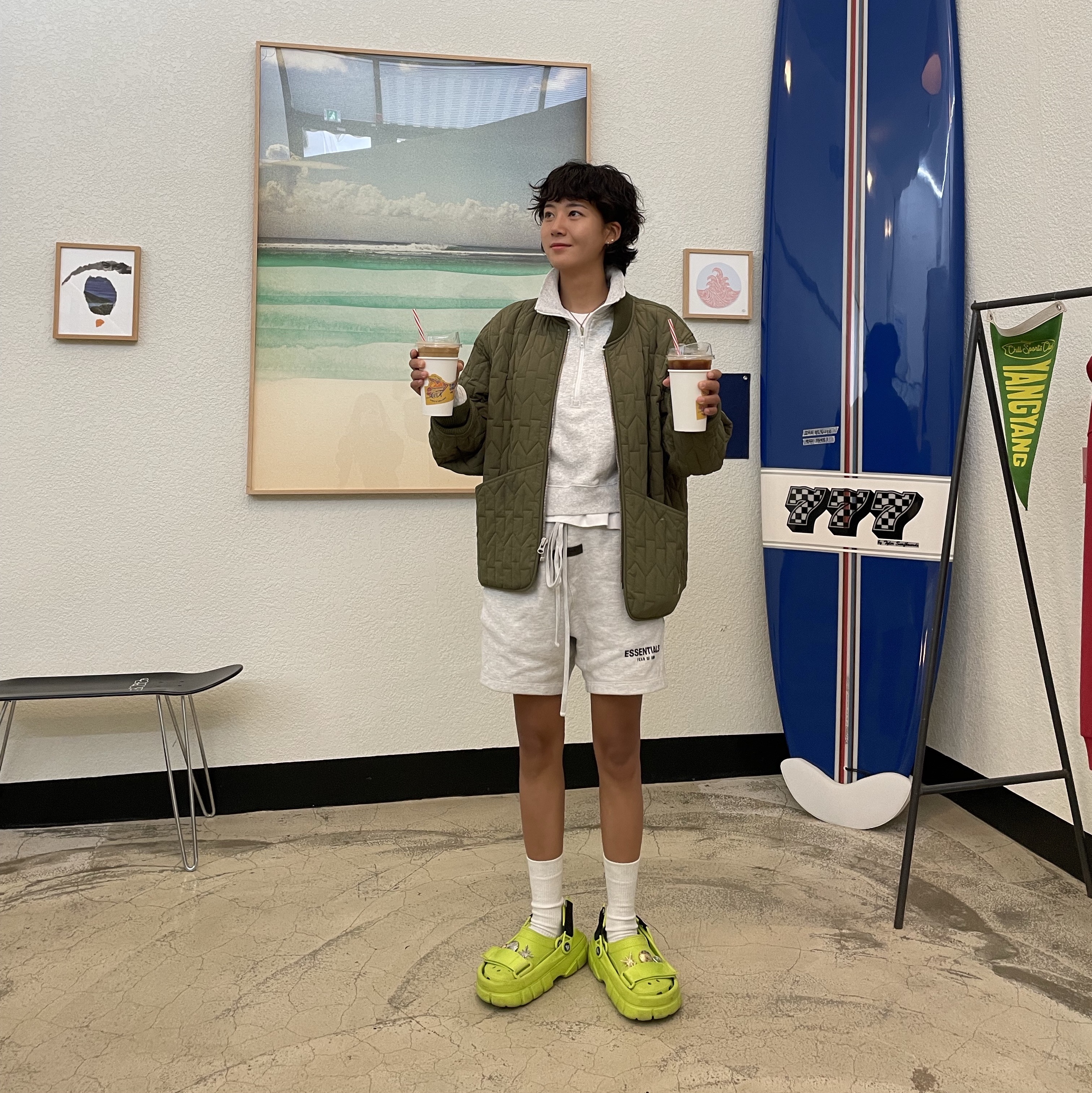 Stussy S Quilted Liner Jacket Olive, Essentials The Core Collection Sweatshorts Light Oatmeal 착용 스타일 - 2
