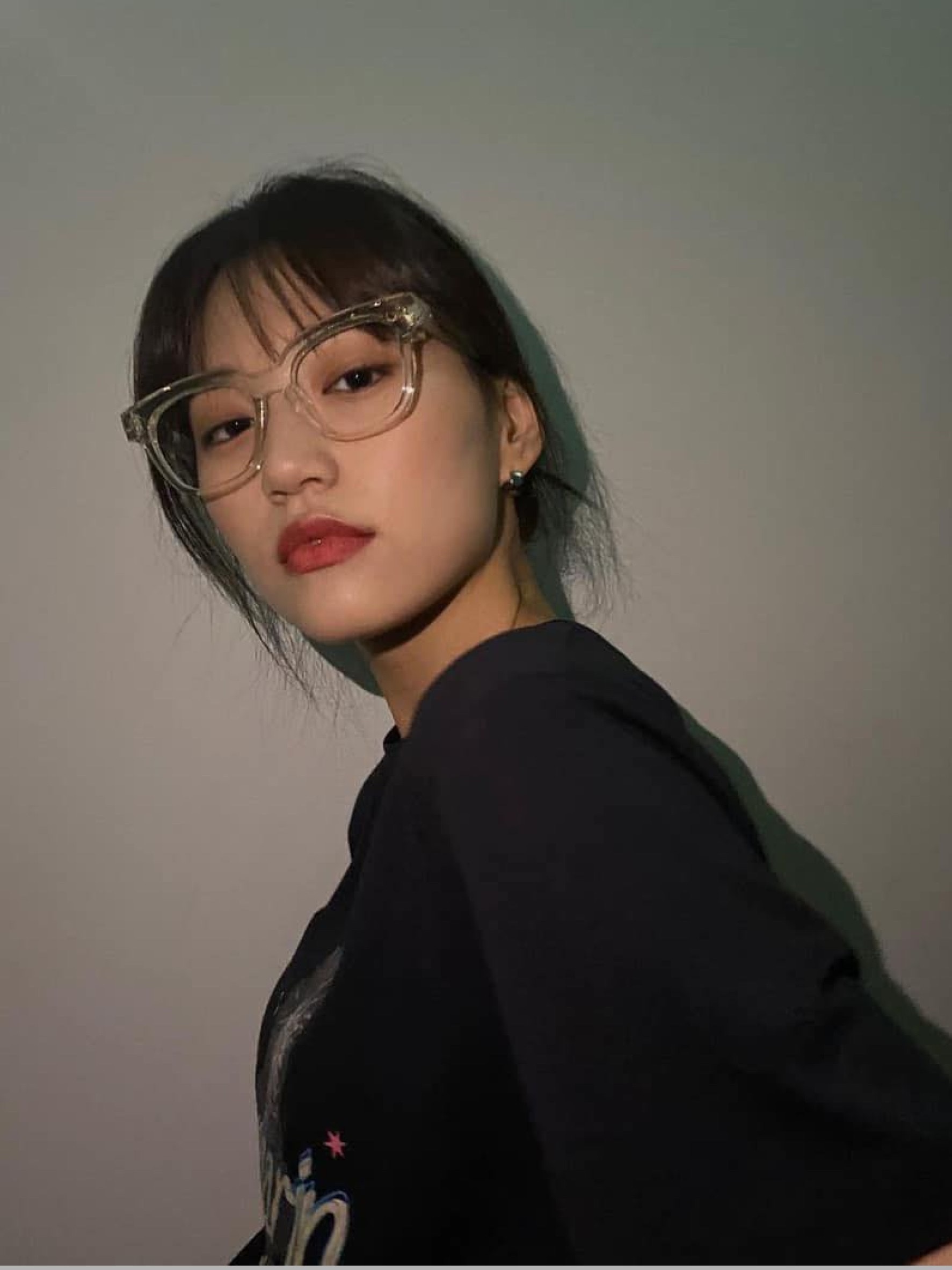 Gentle Monster x Maison Margiela MM010 Clear Black Gradient, JTO Originals AR 46-24 Clear 착용 스타일 - 4