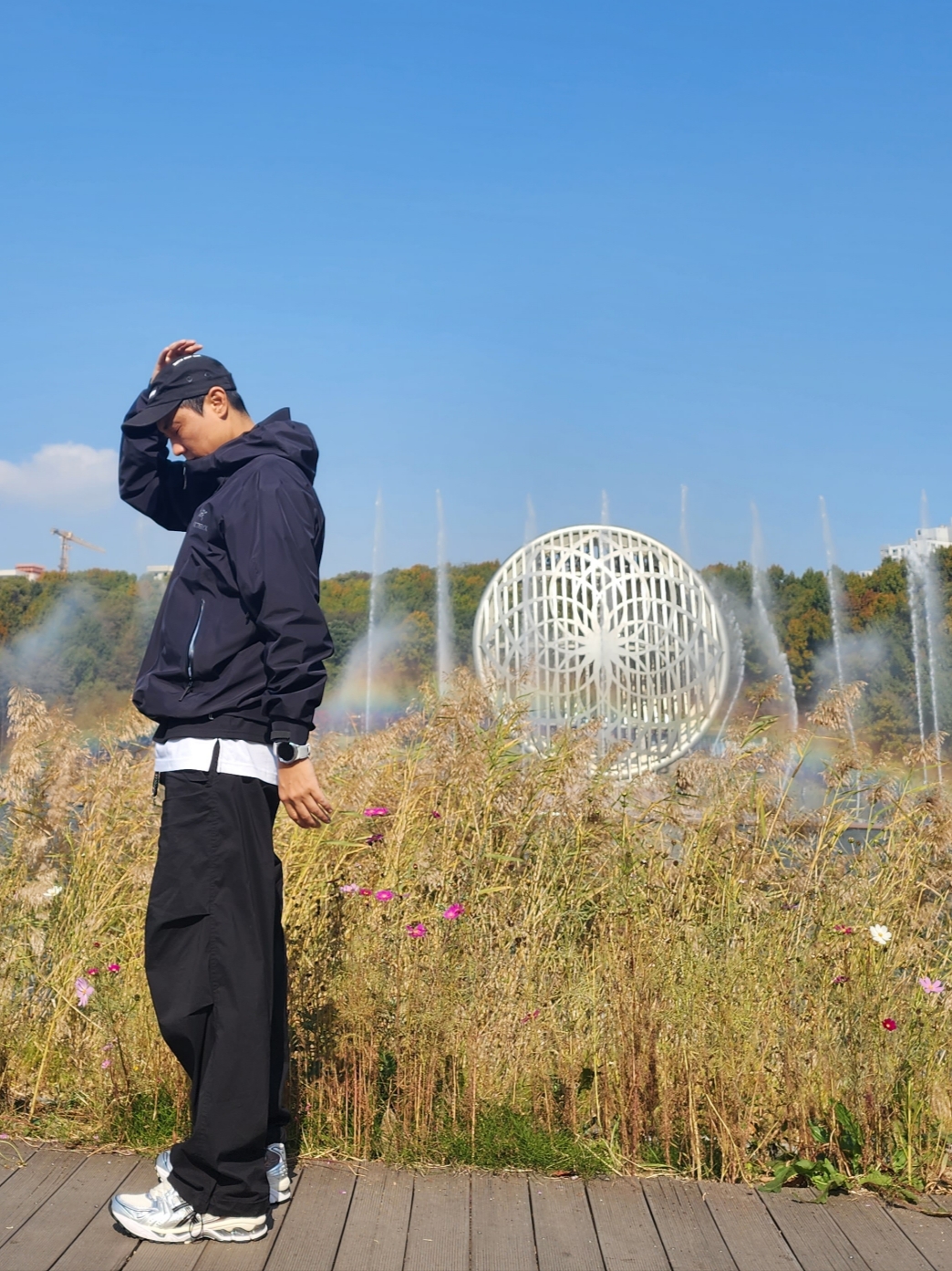 Arc'teryx Beta LT Jacket Black, Asics Gel-Kayano 14 Cream Black 착용 스타일 - 2