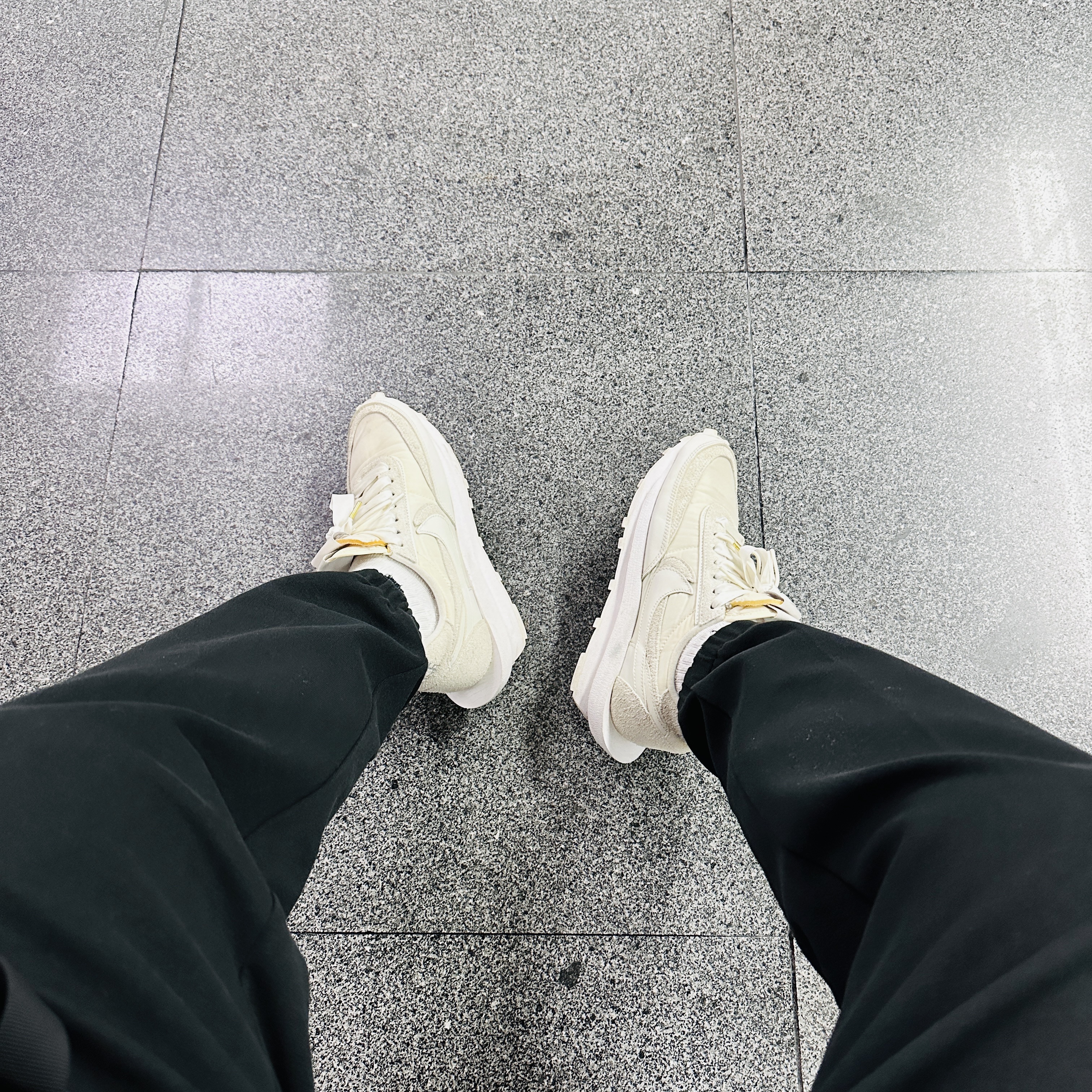 Nike x Sacai LDWaffle White Nylon 착용 스타일 - 2