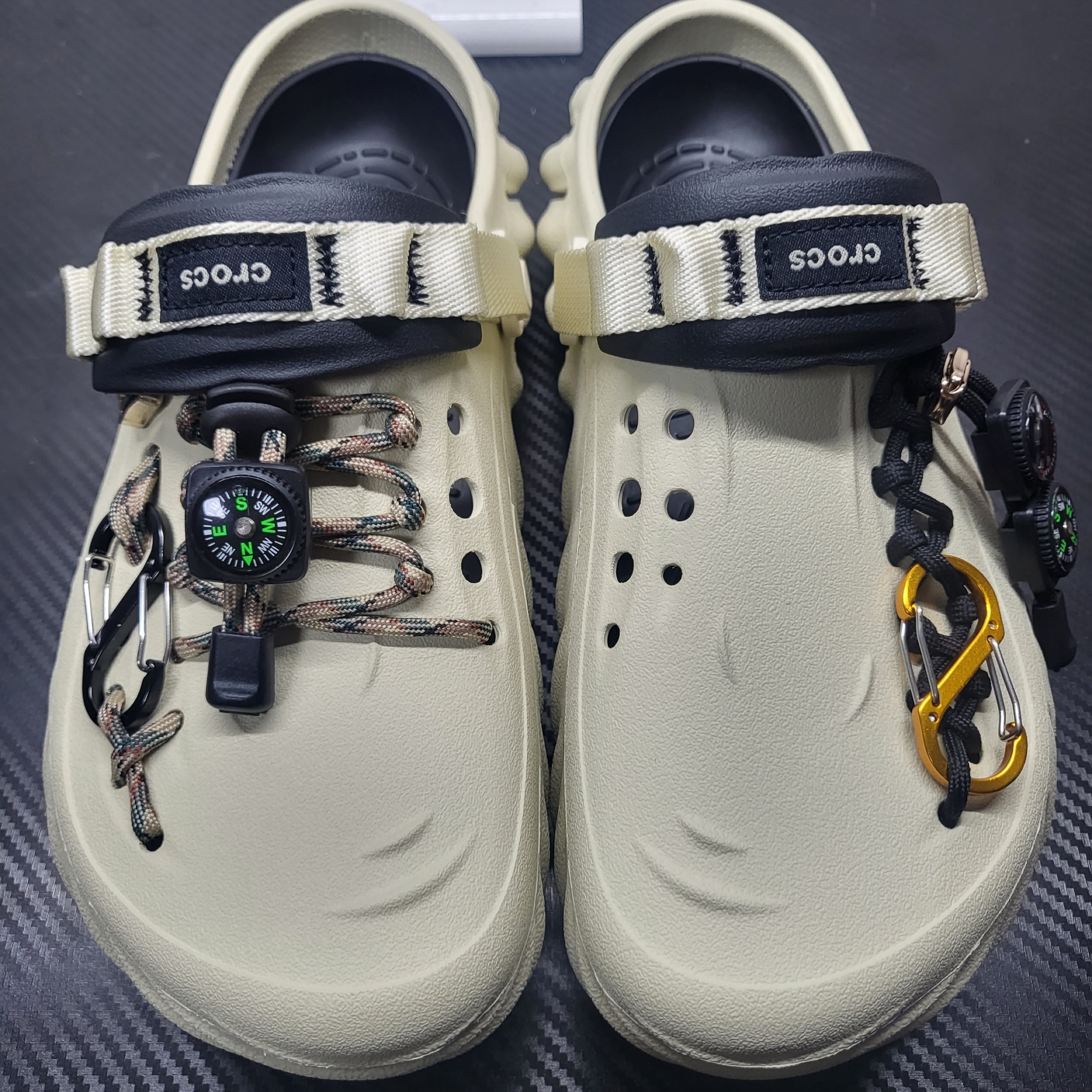 Crocs Echo Clog Bone Black 착용 스타일 - 3