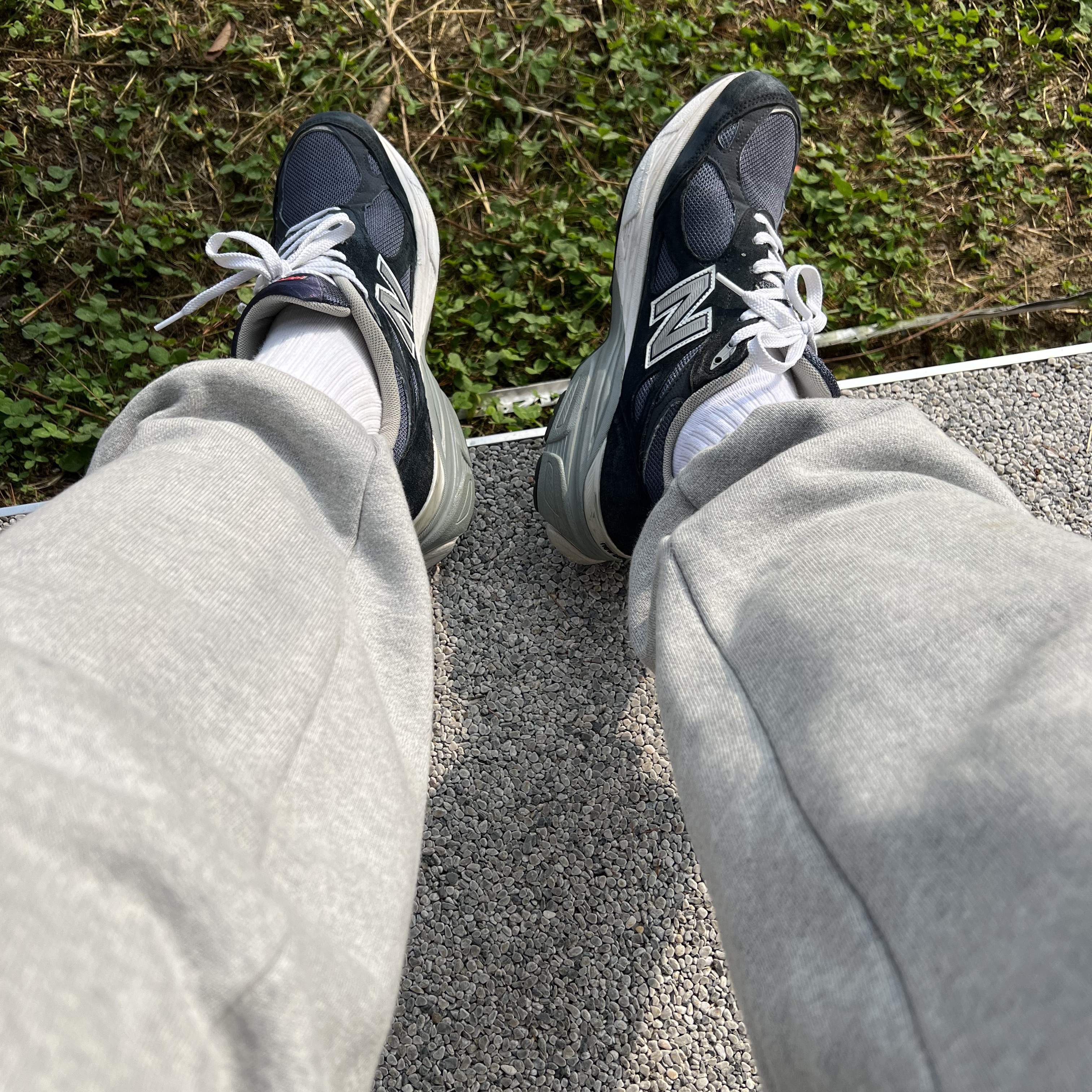 New Balance 990v3 Made in USA Navy - D Standard, Darkr8m Studio Basic Logo Heavyweight Sweatpants Gray 착용 스타일