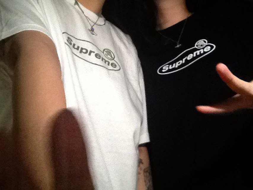 Supreme Warning T-Shirt White - 22FW, Supreme Warning T-Shirt Black - 22FW 착용 스타일