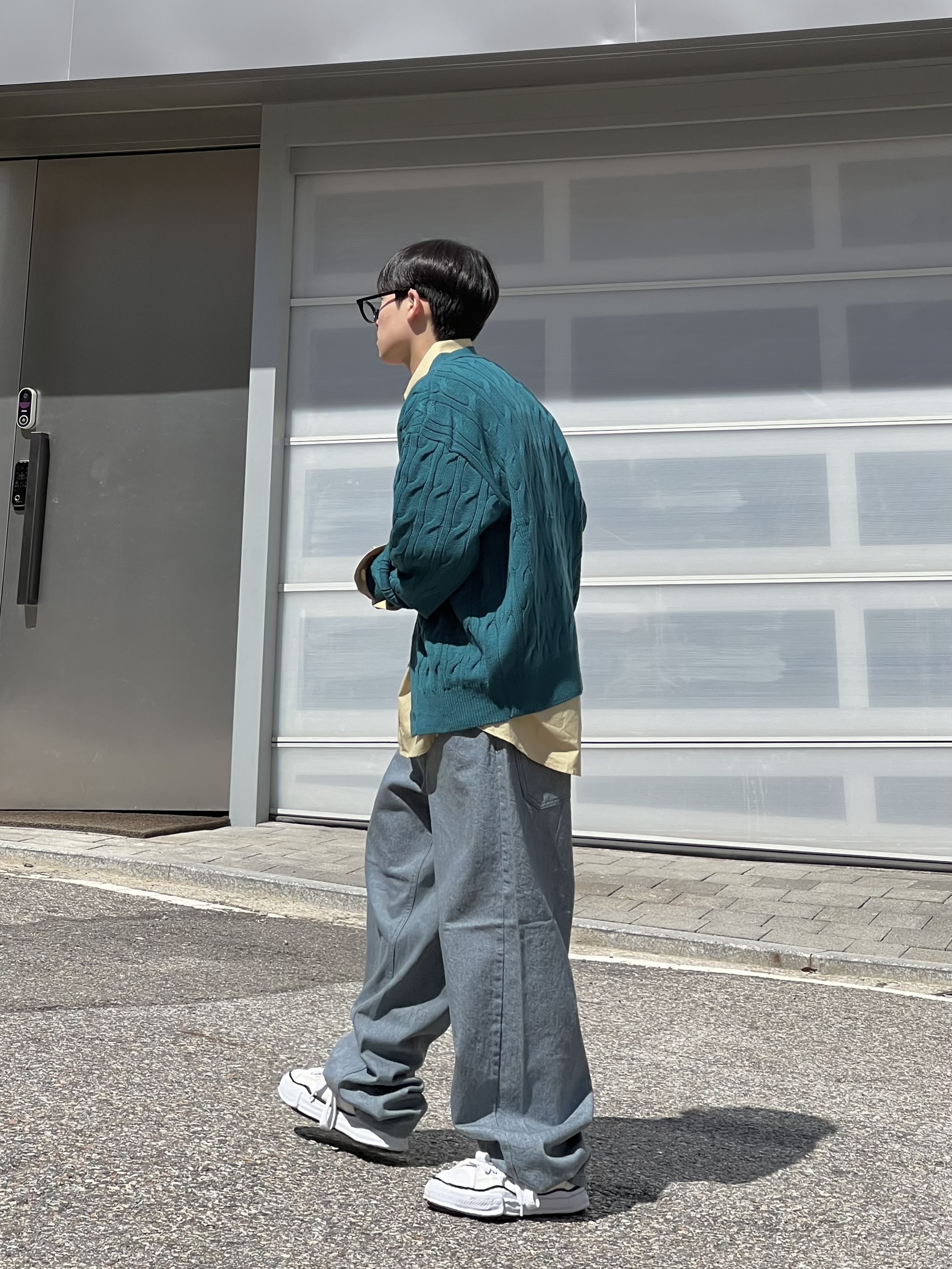 Maison Mihara Yasuhiro Peterson OG Sole Canvas Low Sneakers White 착용 스타일 - 4