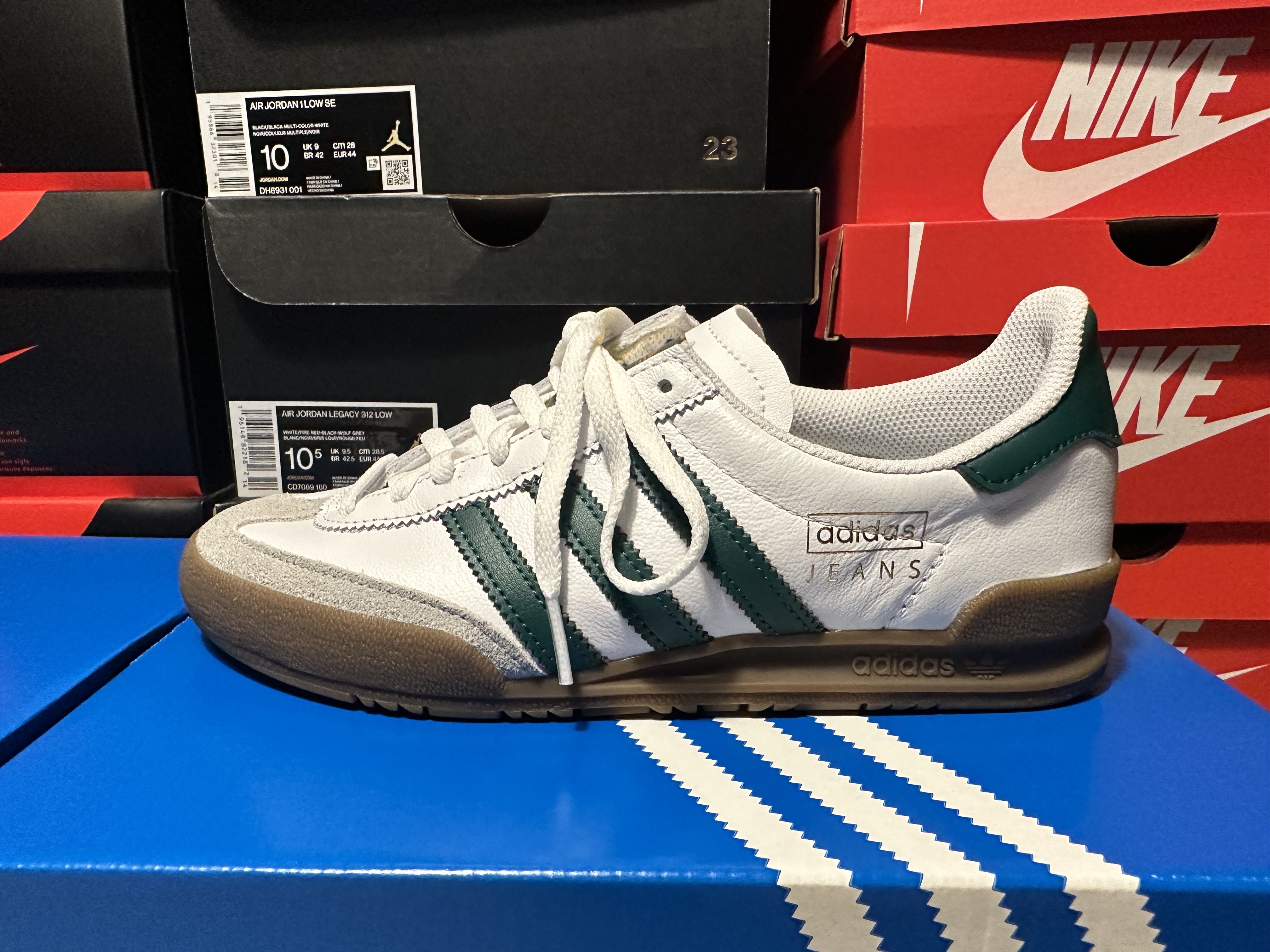 Adidas Jeans Cloud White Collegiate Navy Gum, Adidas Jeans Cloud White Collegiate Green Gum 착용 스타일 - 4