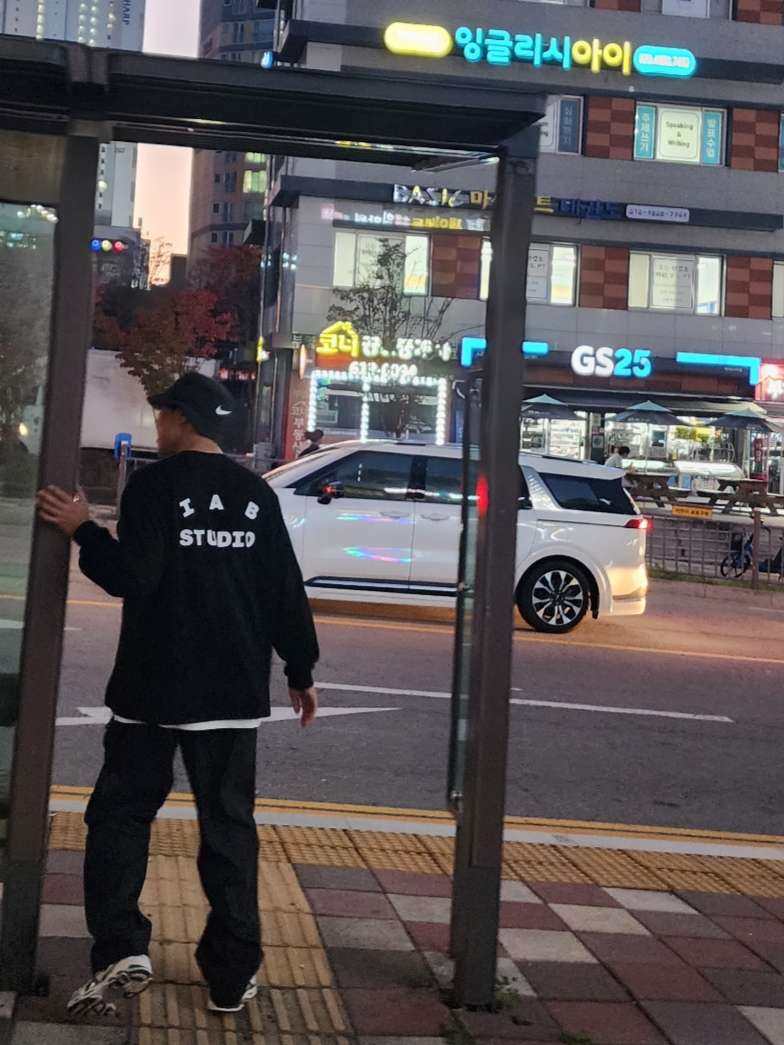 IAB Studio Long Sleeve Black - 23FW, Asics Gel-Kayano 14 Cream Black 착용 스타일 - 1