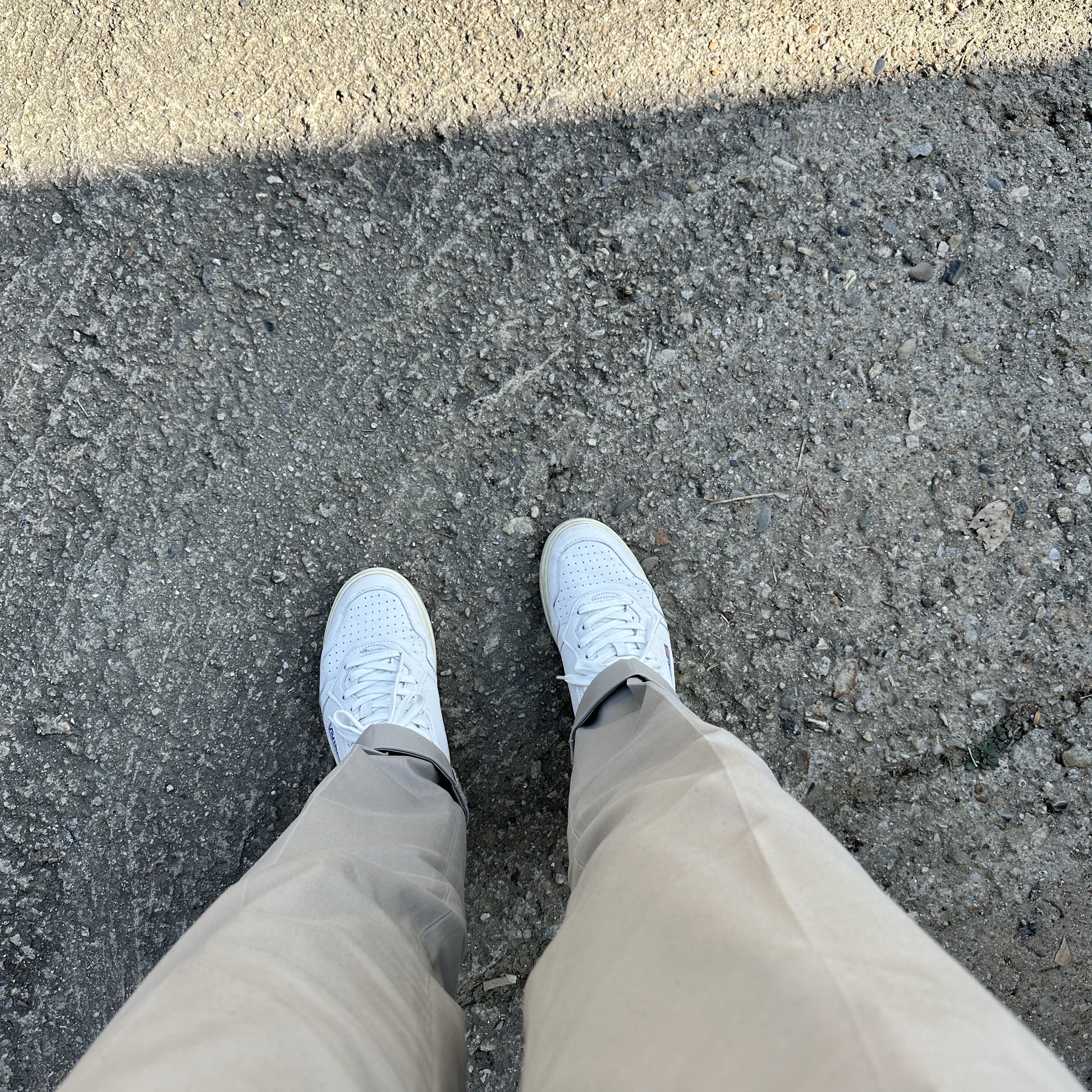 Autry Medalist Low Goatskin Sneakers White 착용 스타일