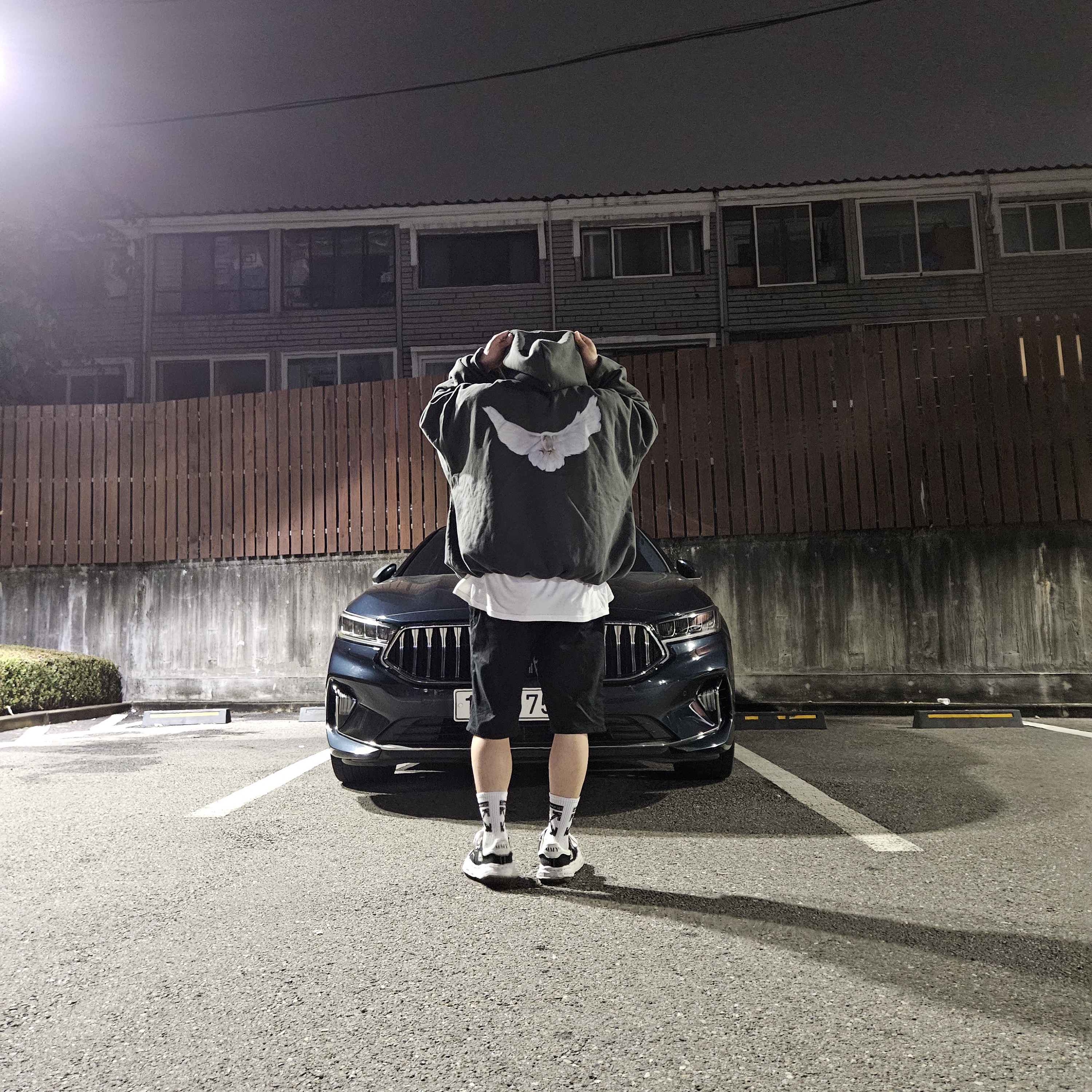 Yeezy Gap Engineered By Balenciaga Dove Hoodie Black, Maison Mihara Yasuhiro Blakey OG Sole Canvas Low-top Sneakers Black White 착용 스타일 - 4