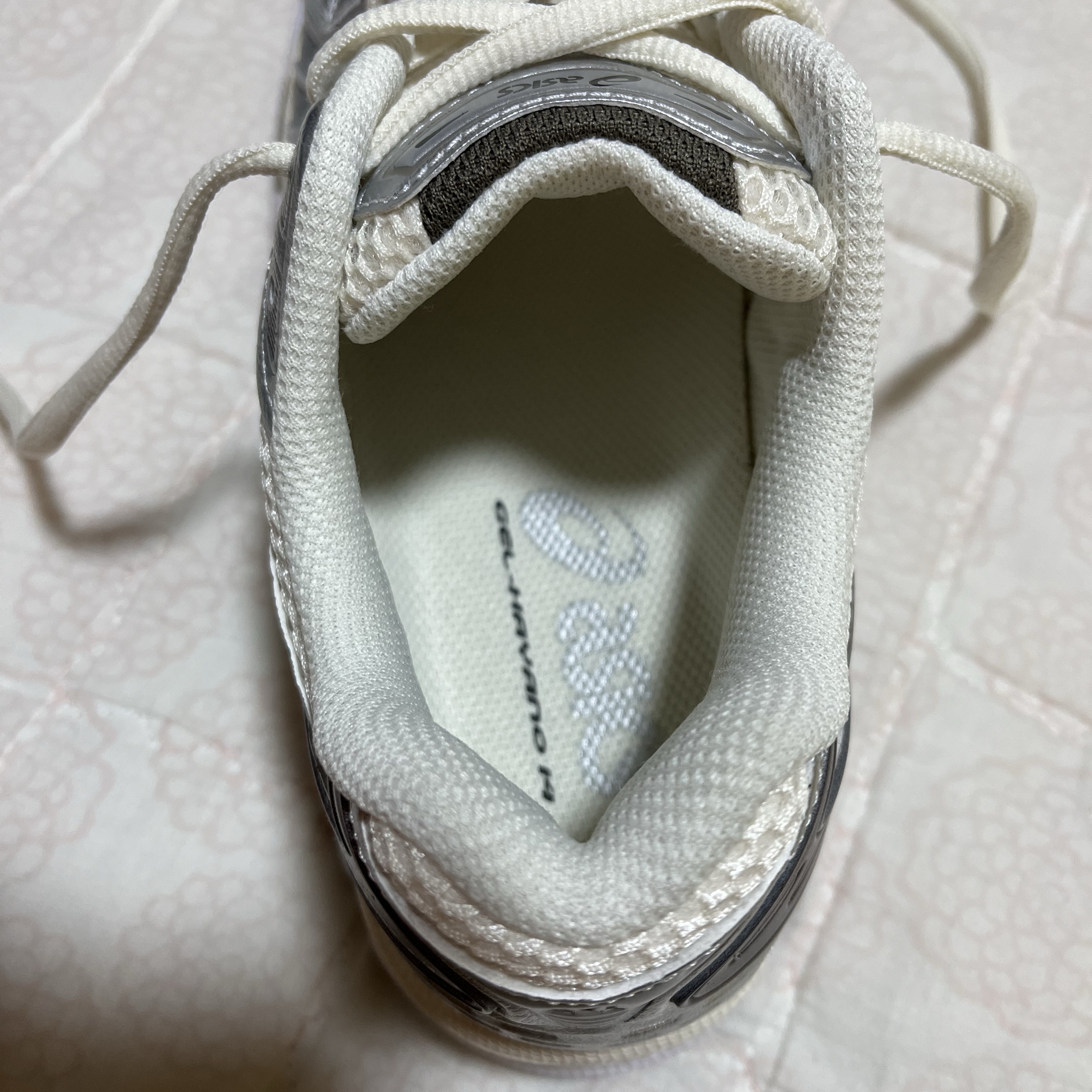 Asics Gel-Kayano 14 Cream Black 착용 스타일 - 7