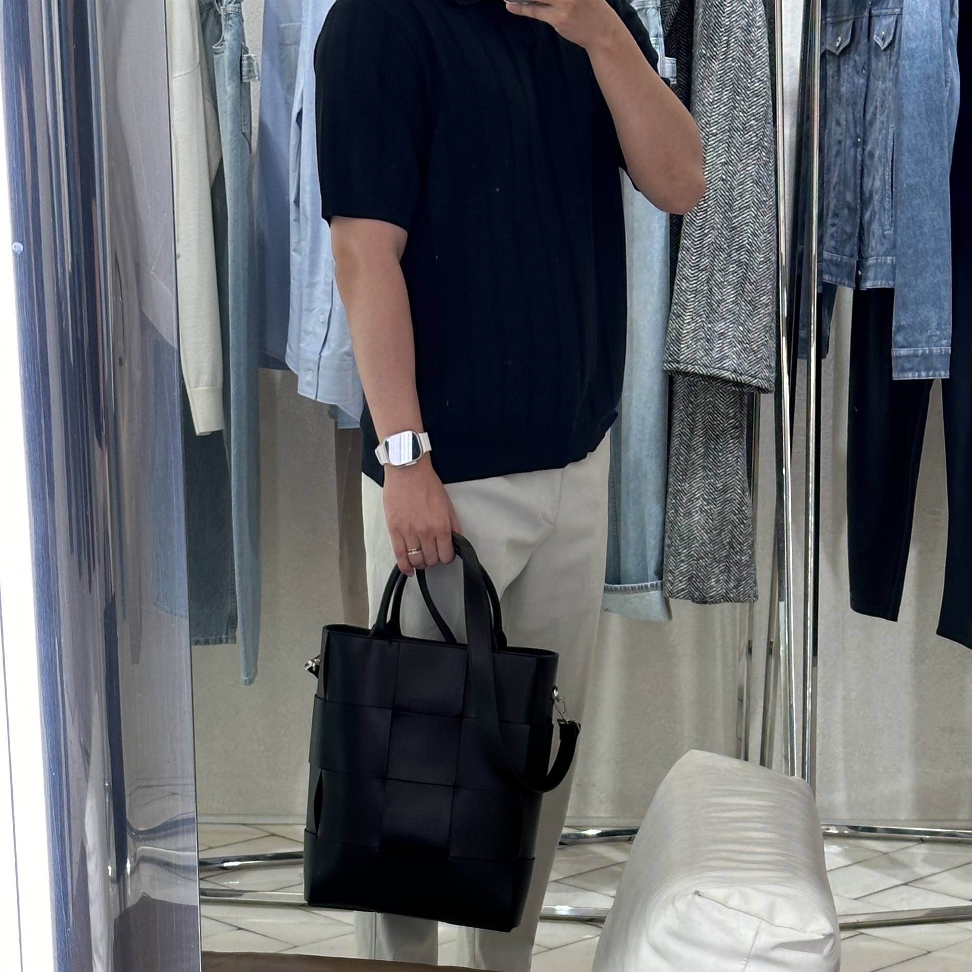 Bottega Veneta Arco Tote Bag Black, Apple Watch Ultra 49mm Titanium Case with Ocean Band White (Korean Ver.) 착용 스타일
