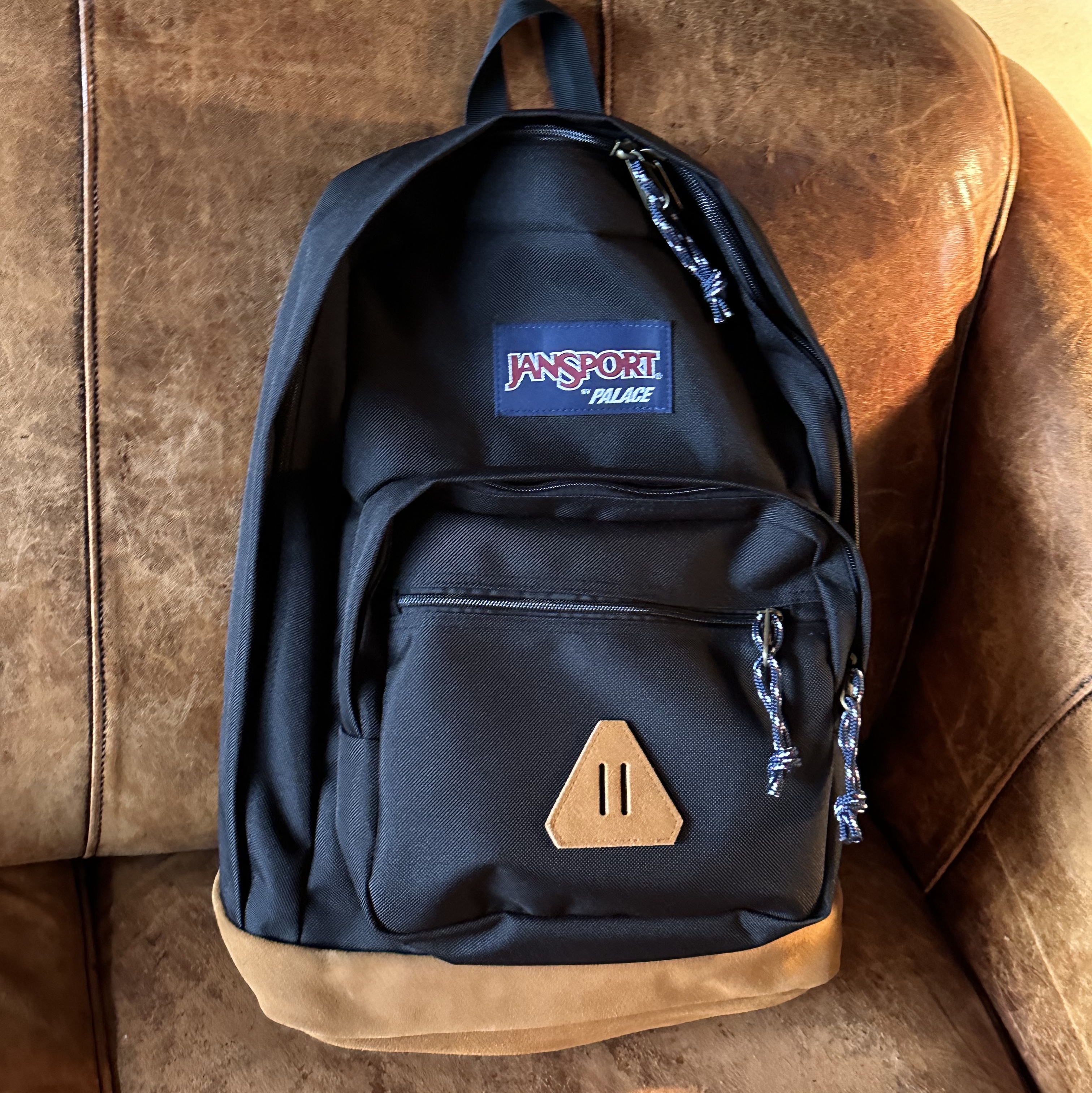 Palace x Jansport Right Pack Black - 23FW 착용 스타일 - 2