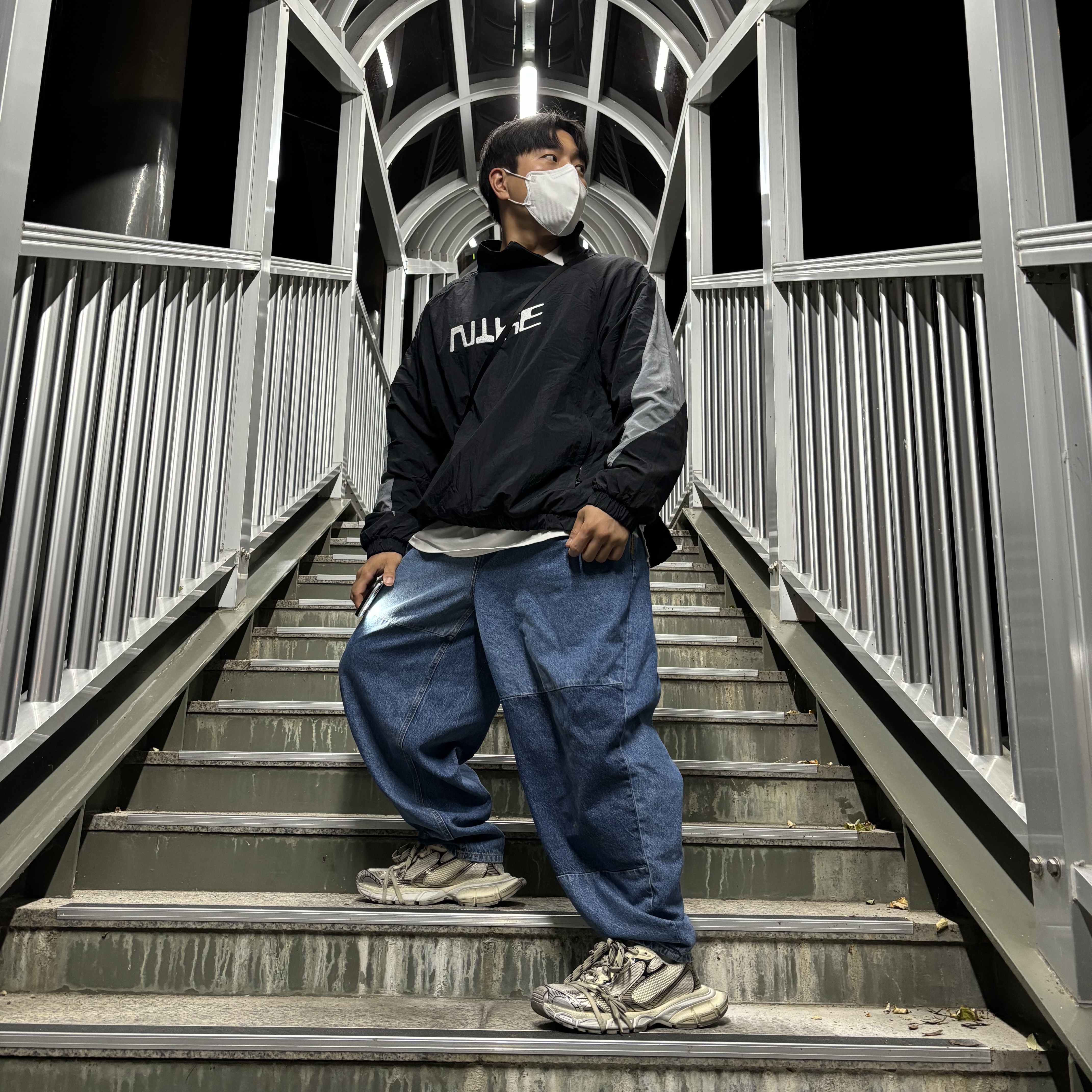 Balenciaga 3XL Sneakers Beige, Zara x Ader Error Barrel Leg Jeans Blue 착용 스타일 - 4