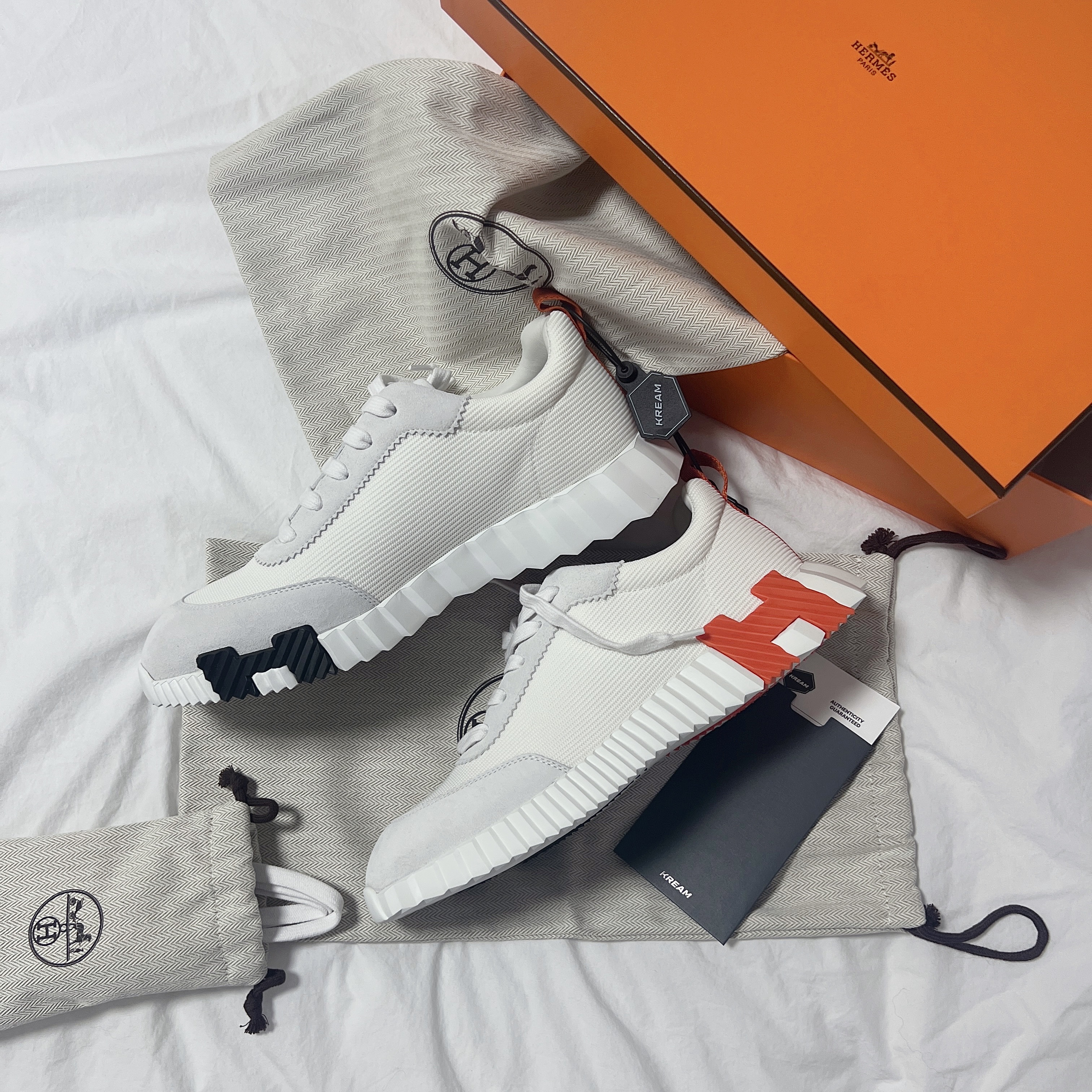 Hermes Bouncing Sneakers Canvas Suede Goatskin & Blanc Orange 착용 스타일