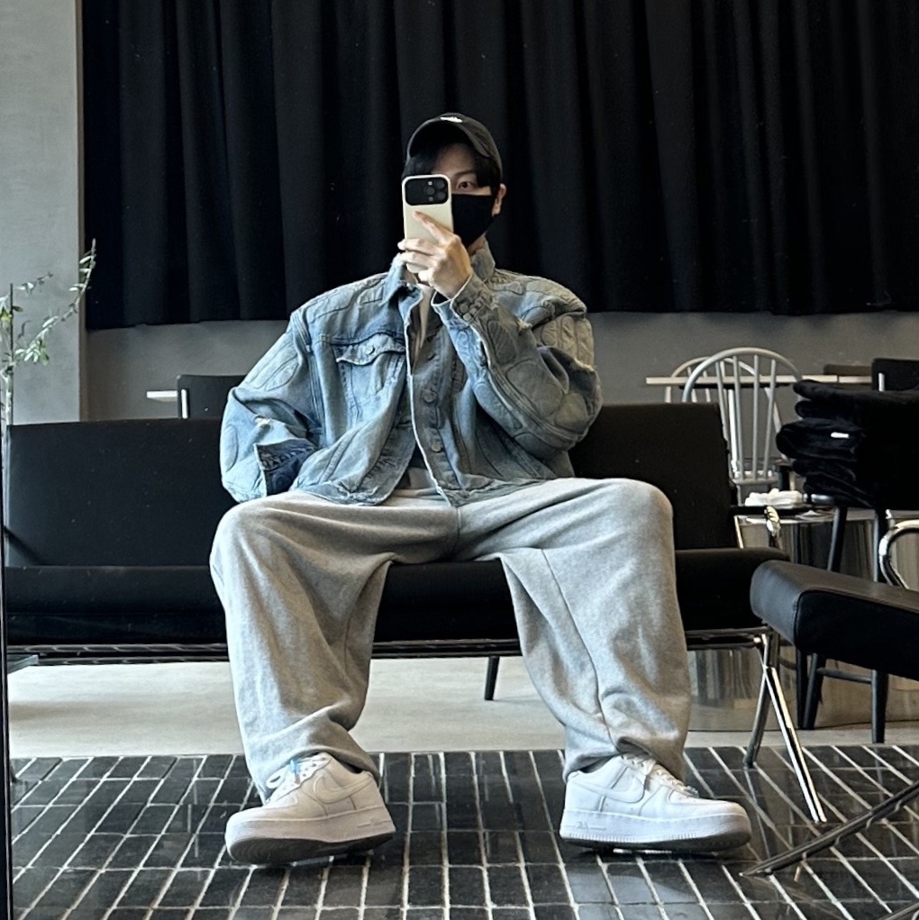 Yeezy Gap Engineered By Balenciaga Padded Denim Jacket Blue, Nike x Drake Nocta Air Force 1 Low SP Certified Lover Boy White 착용 스타일 - 4