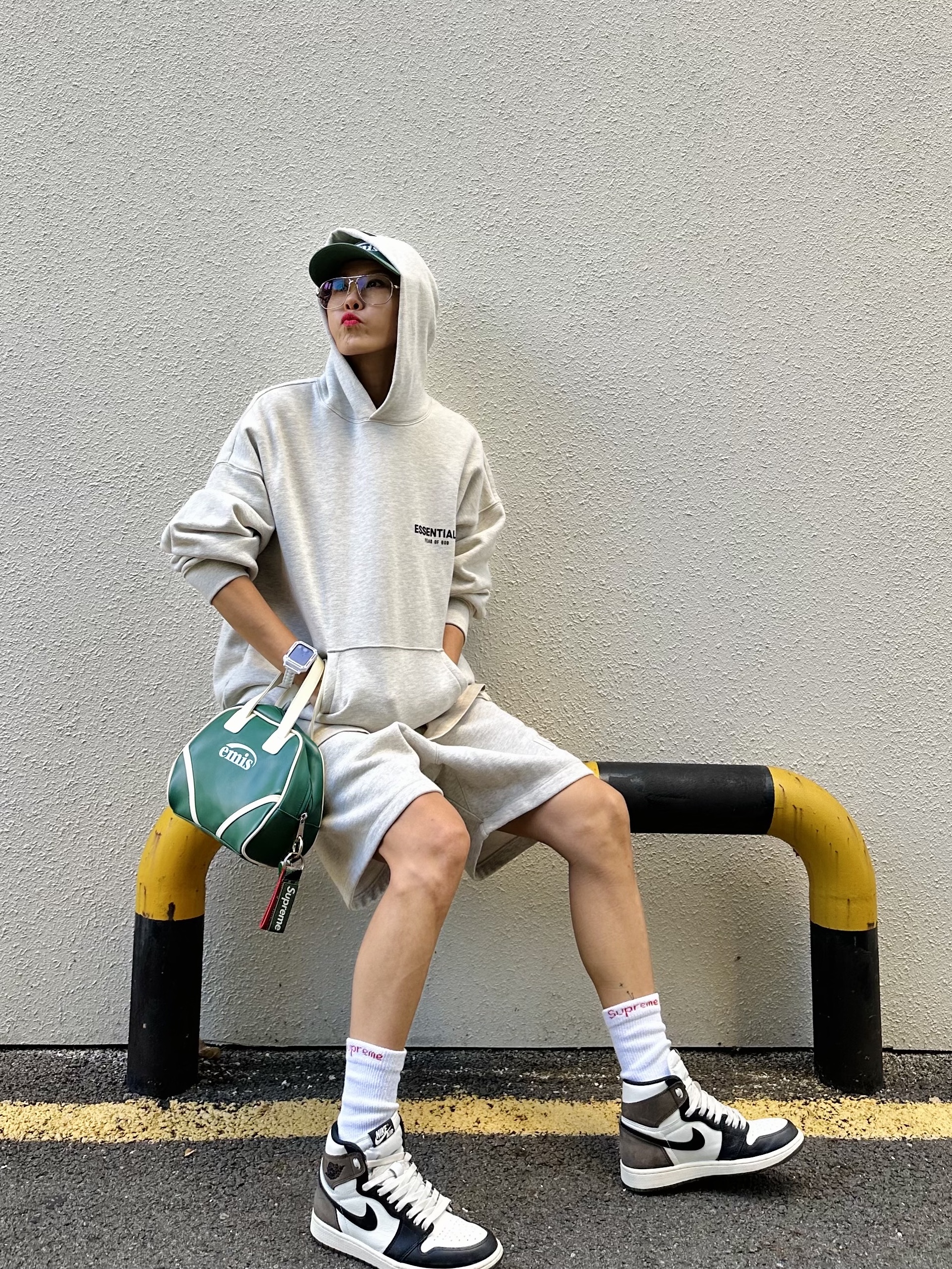 Essentials The Core Collection Hoodie Light Oatmeal, Essentials 1977 Shorts Light Oatmeal - 22SS 착용 스타일 - 2