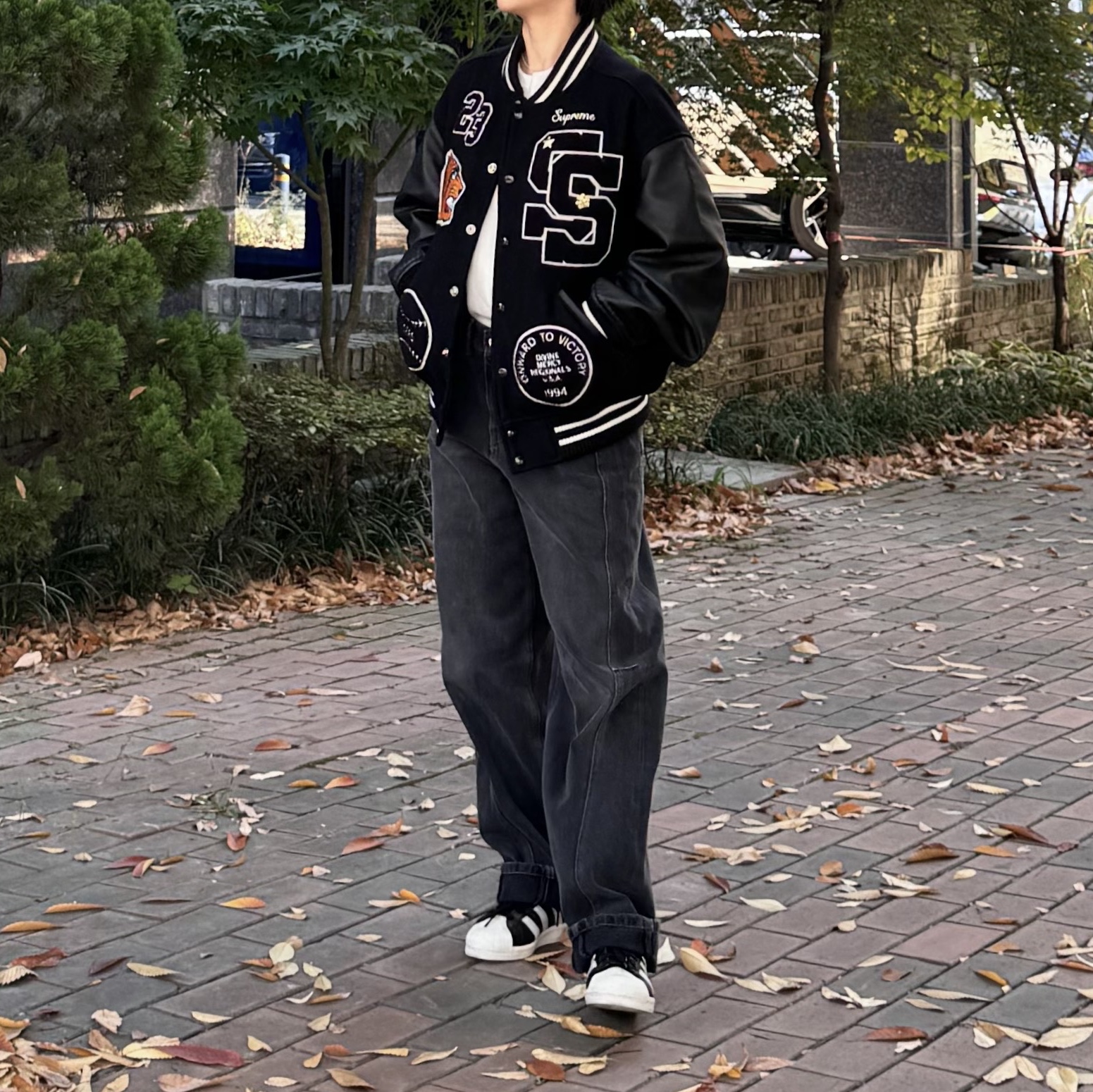 Supreme Tiger Varsity Jacket Black - 23FW, Adidas Superstar 82 FI Core Black 착용 스타일