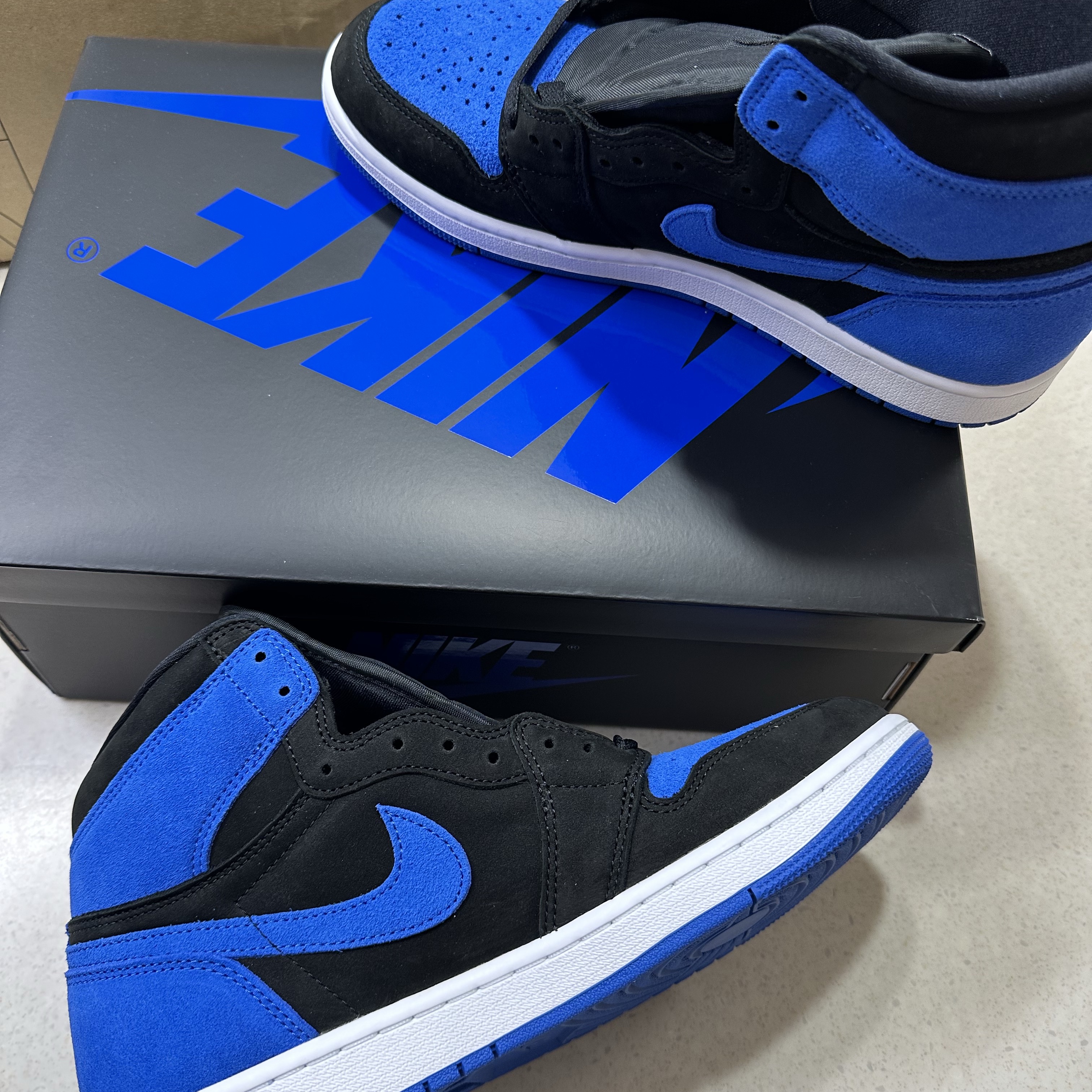 Jordan 1 Retro High OG Royal Reimagined 착용 스타일 - 1