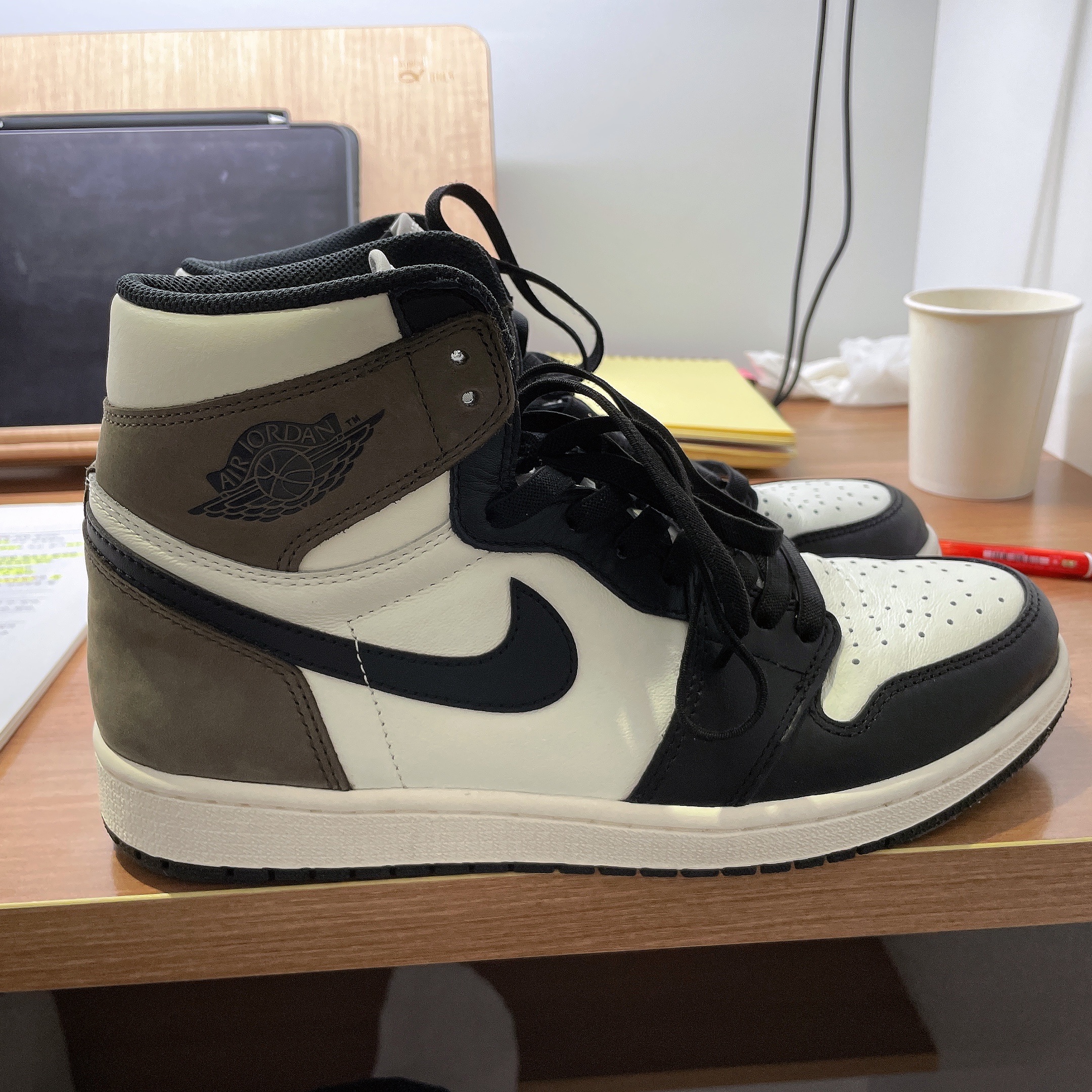 Jordan 1 Retro High OG Black Mocha 착용 스타일