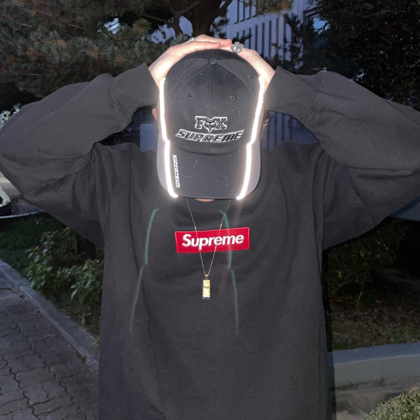 Supreme Fox Racing 6-Panel Black - 23FW, Supreme Box Logo Crewneck Black - 22FW 착용 스타일 - 1