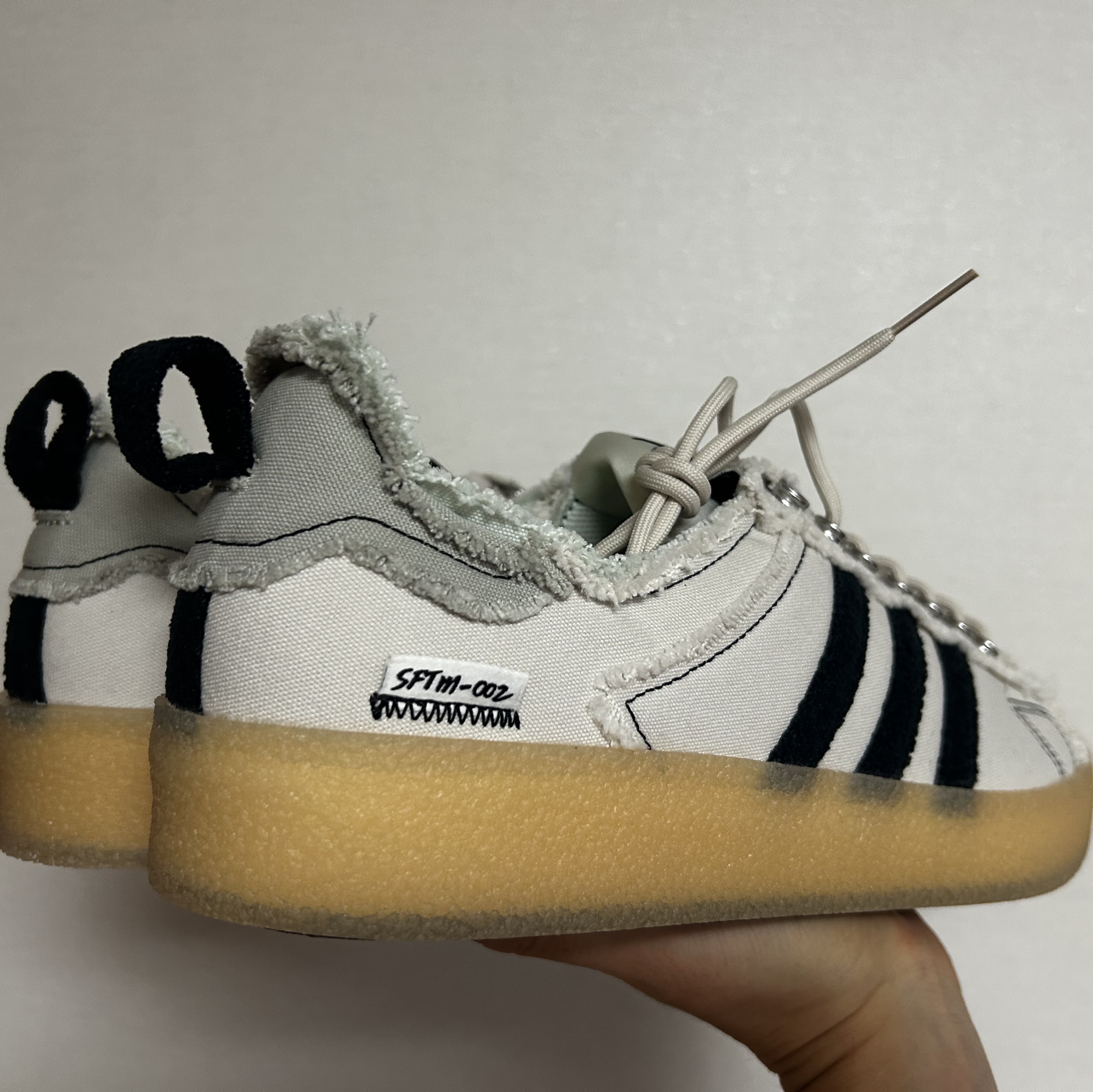 Adidas x Song for the Mute Campus 80s Bliss Core Black 착용 스타일 - 2