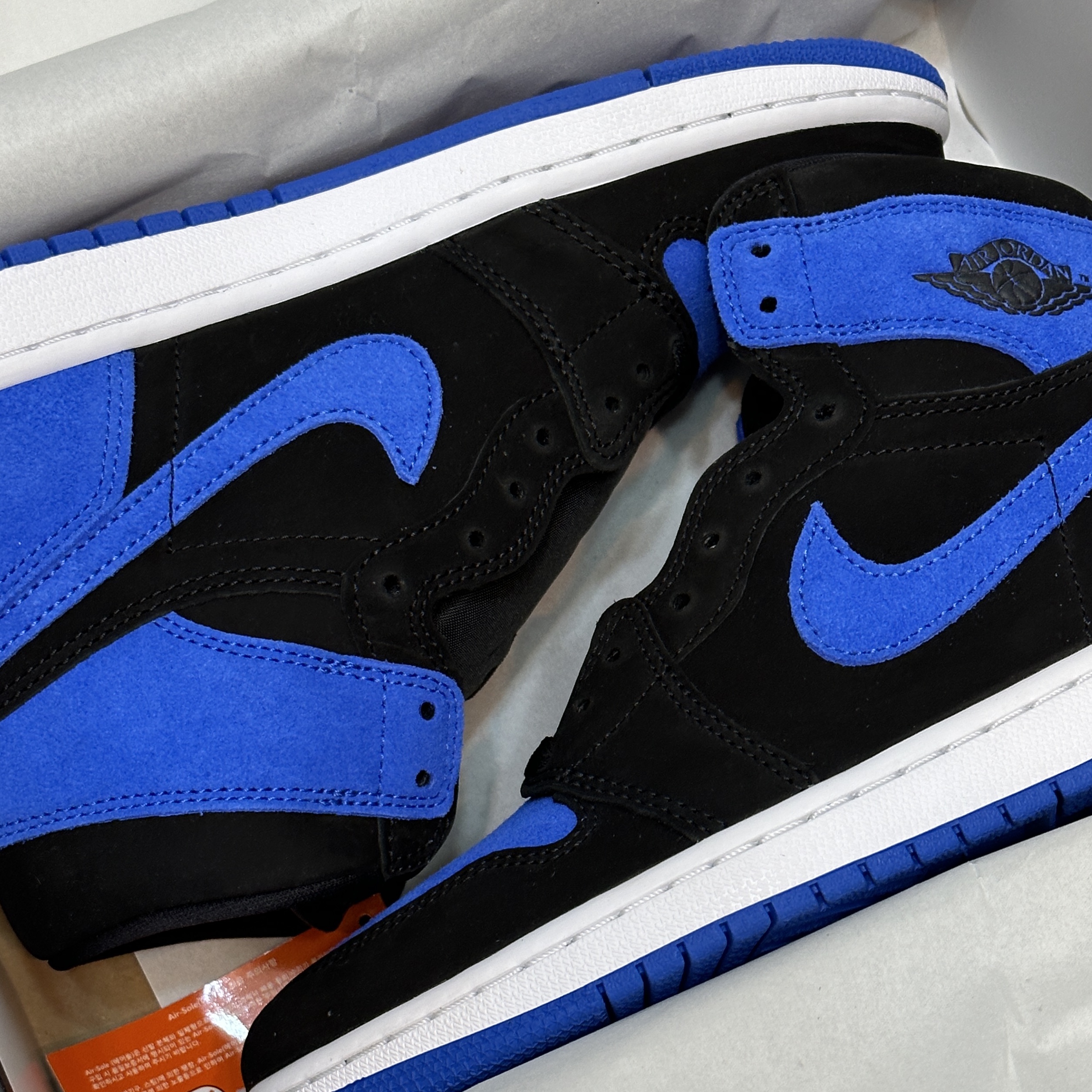 Jordan 1 Retro High OG Royal Reimagined 착용 스타일 - 2