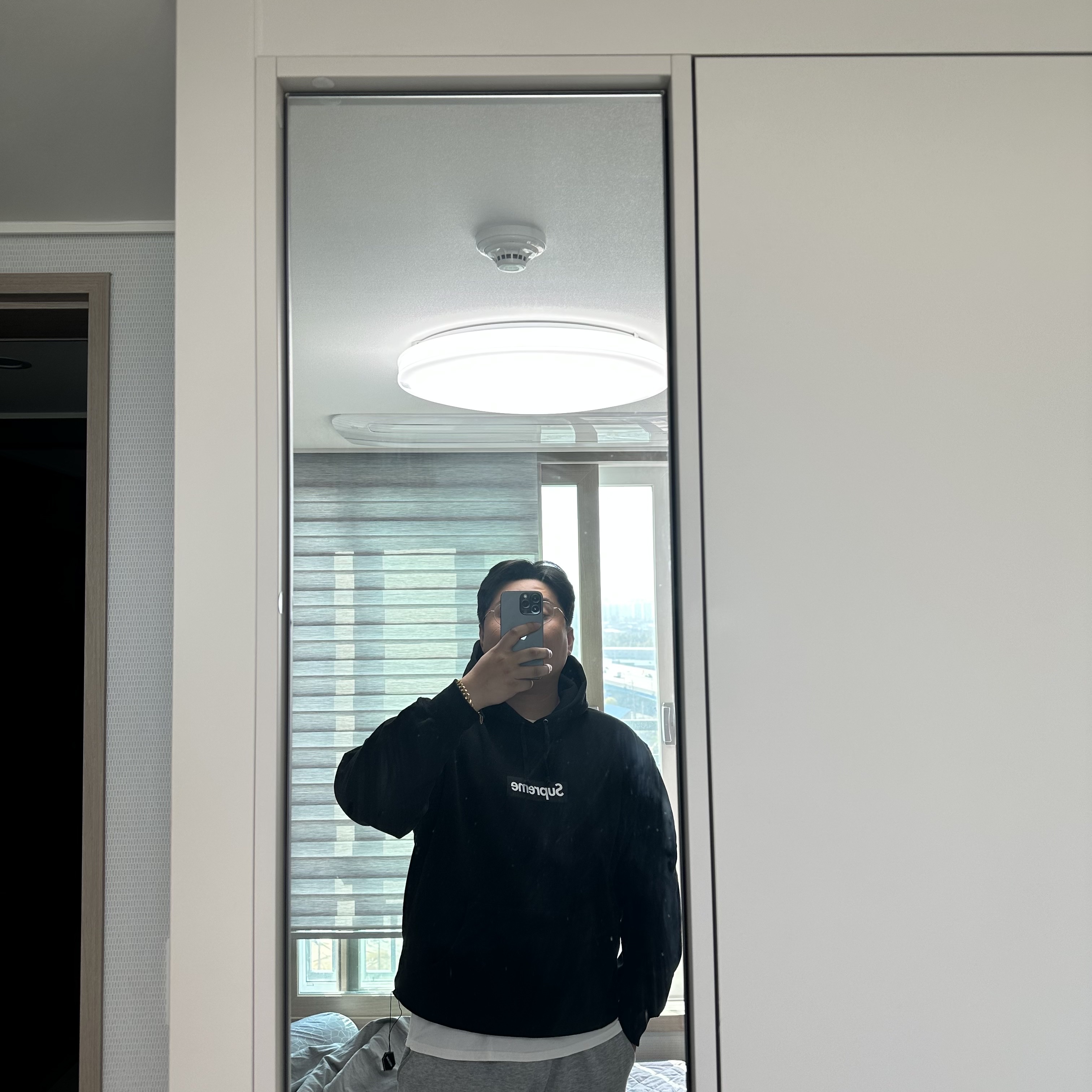 Supreme Seoul Box Logo Hooded Sweatshirt Black - 23FW 착용 스타일