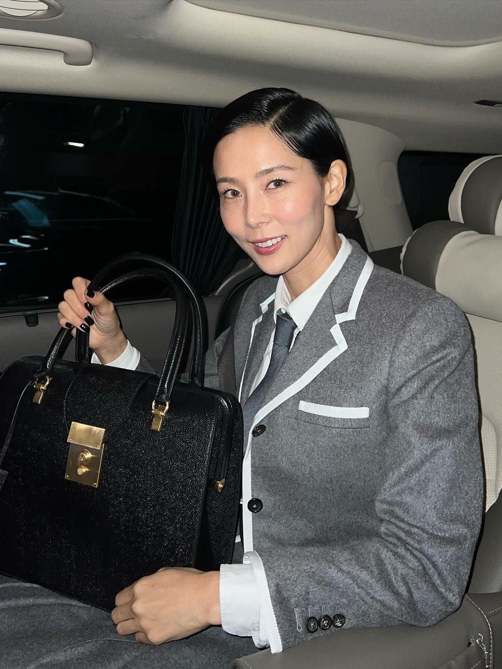 Saint Laurent Icare Maxi Shopping Bag in Quilted Lambskin Black, Celine Large Travel Bag in Triomphe Canvas and Calfskin Tan 착용 스타일 - 5