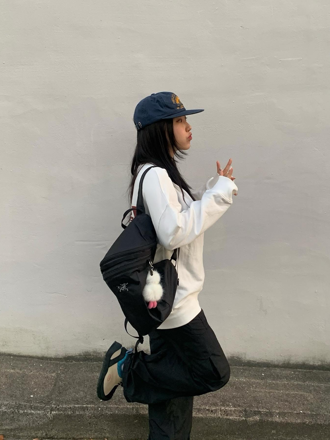 Arc'teryx Heliad 15 Backpack Black, (W) Keen Jasper Rocks SP Sneakers Beige 착용 스타일 - 2