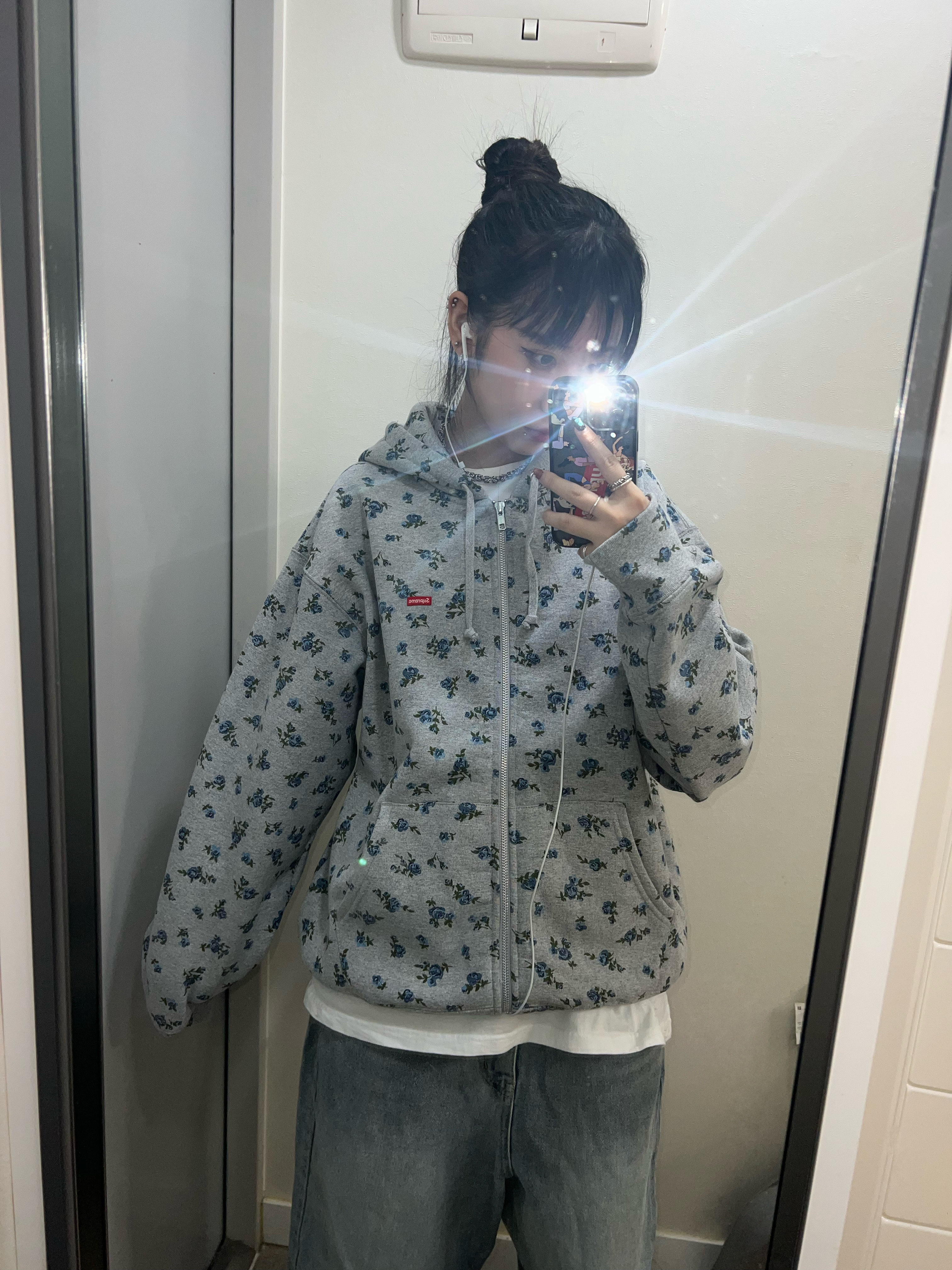 Supreme Small Box Zip Up Hooded Sweatshirt Flowers - 23FW 착용 스타일 - 1
