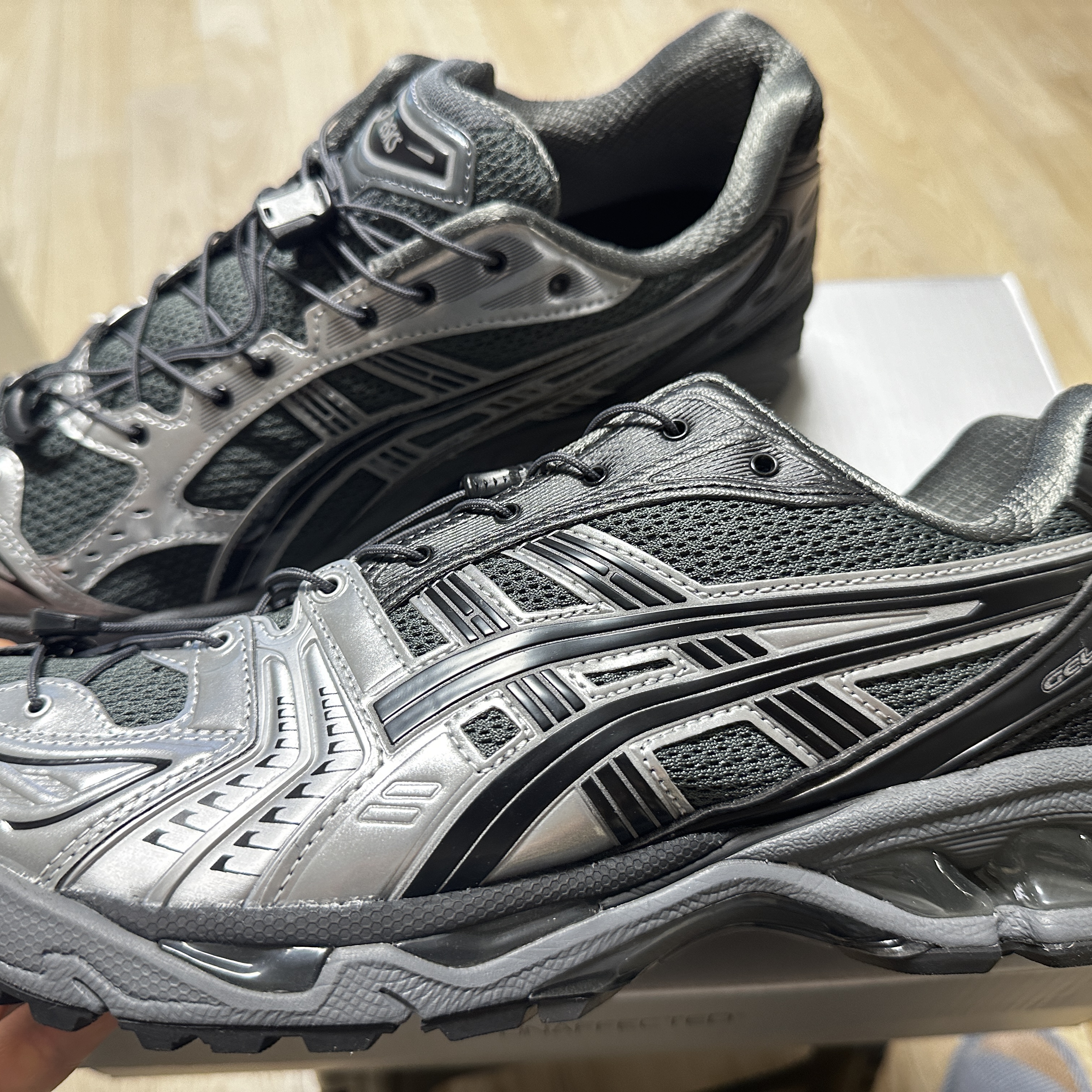 Asics x Unaffected Gel-Kayano 14 Silver Moon 착용 스타일 - 1