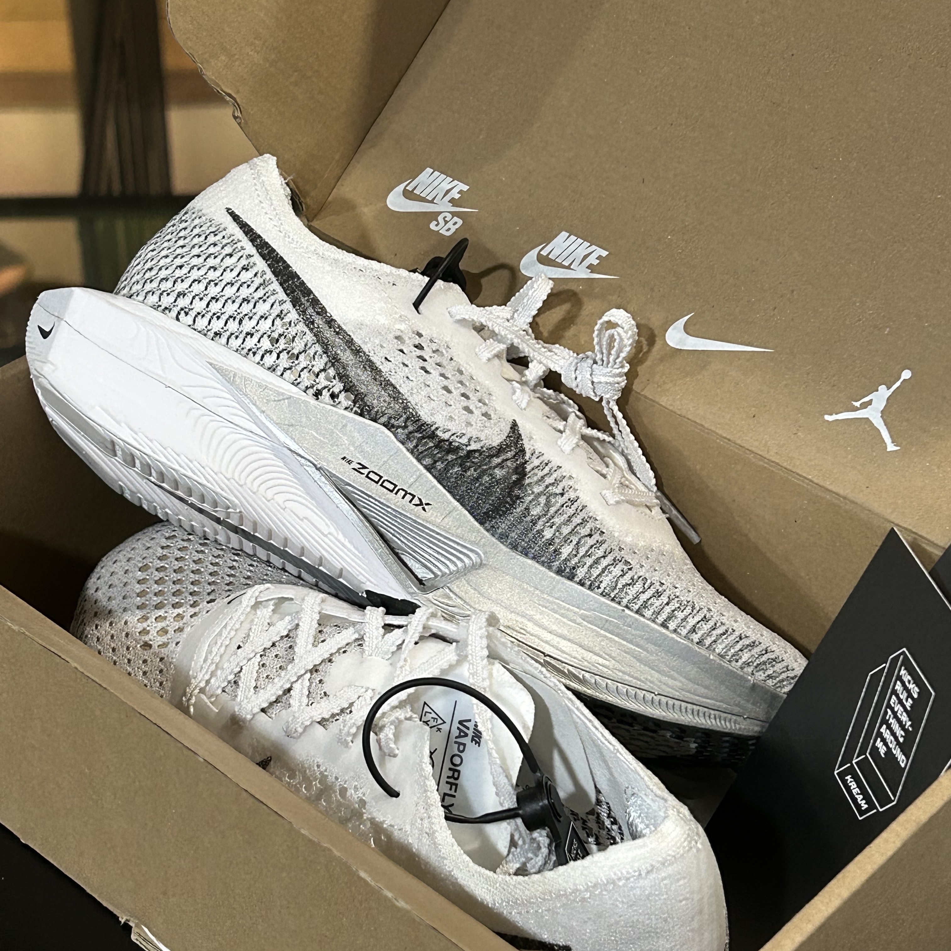 (W) Nike ZoomX Vaporfly Next% 3 White Particle Grey 착용 스타일