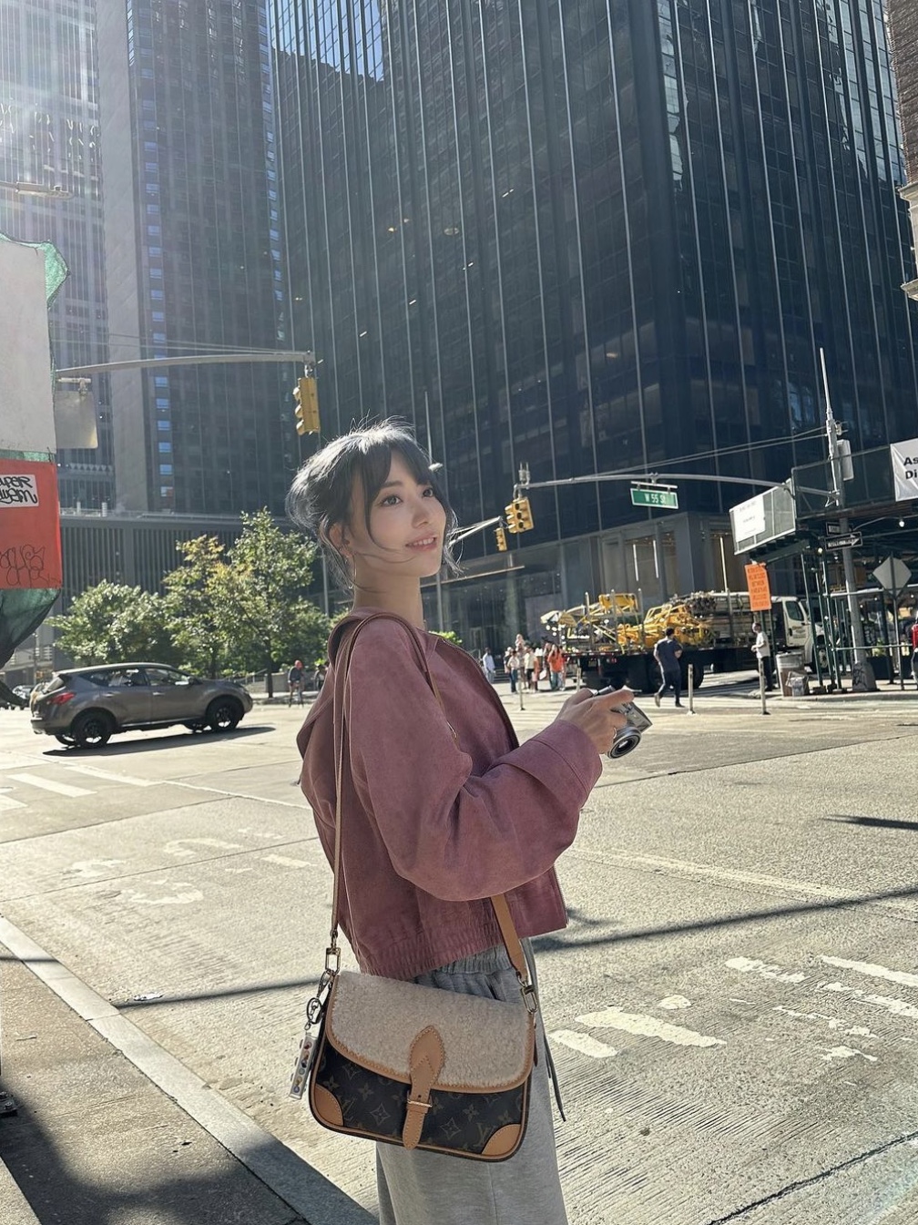 Louis Vuitton Shearing Diane Monogram 착용 스타일 - 1