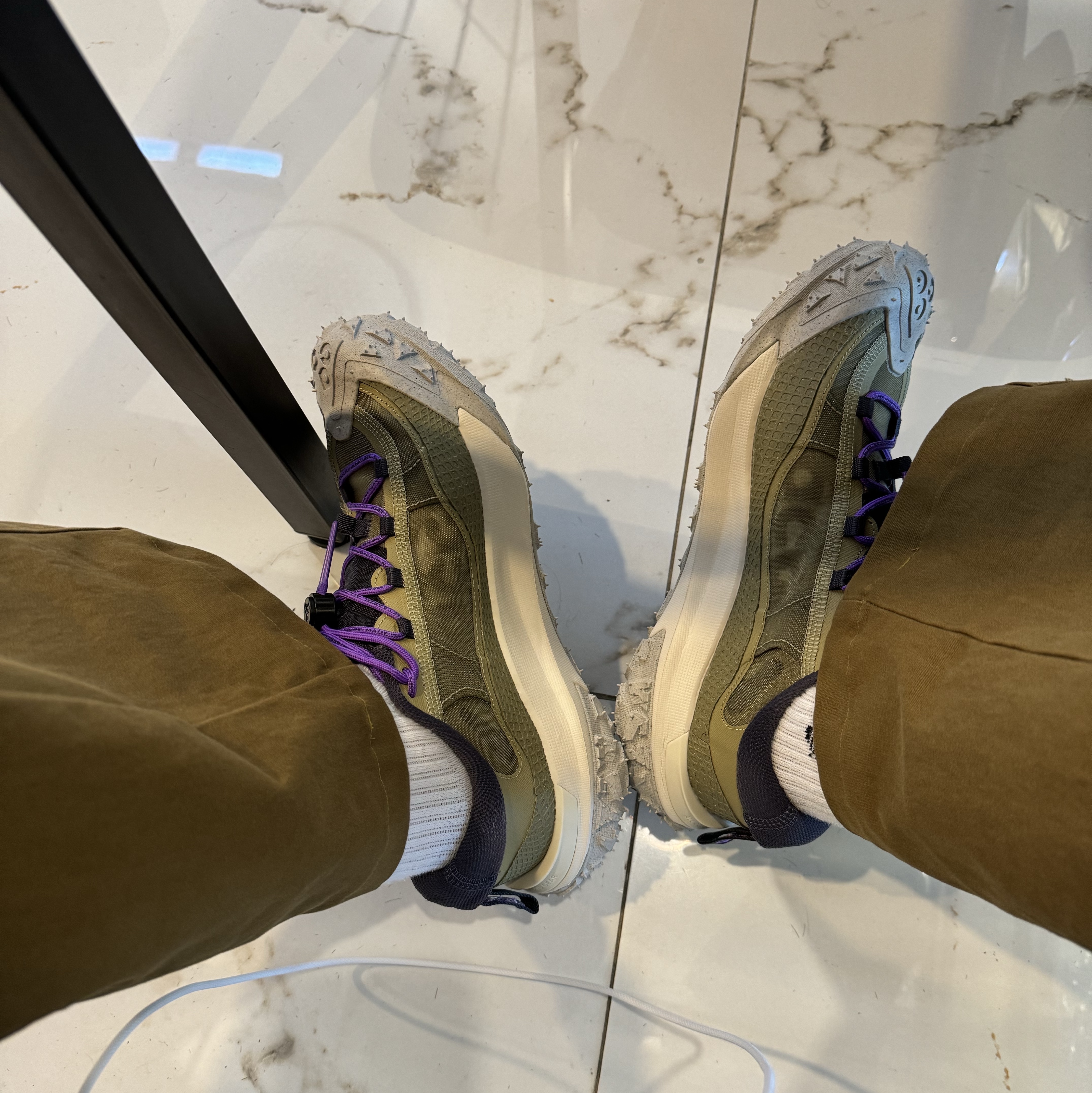 Nike ACG Mountain Fly 2 Low Neutral Olive and Mountain Grape 착용 스타일