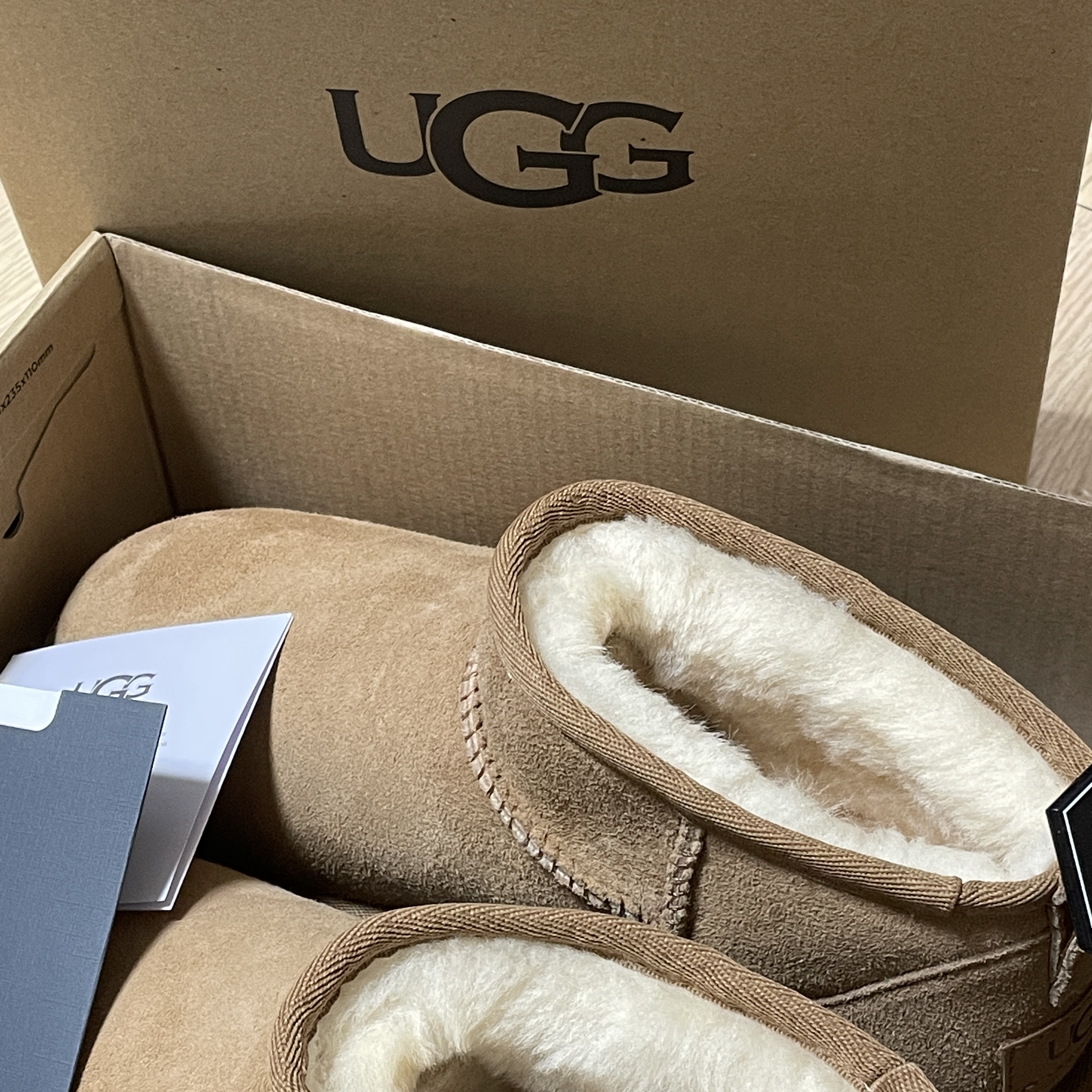 (W) UGG Classic Ultra Mini Boots Chestnut 착용 스타일