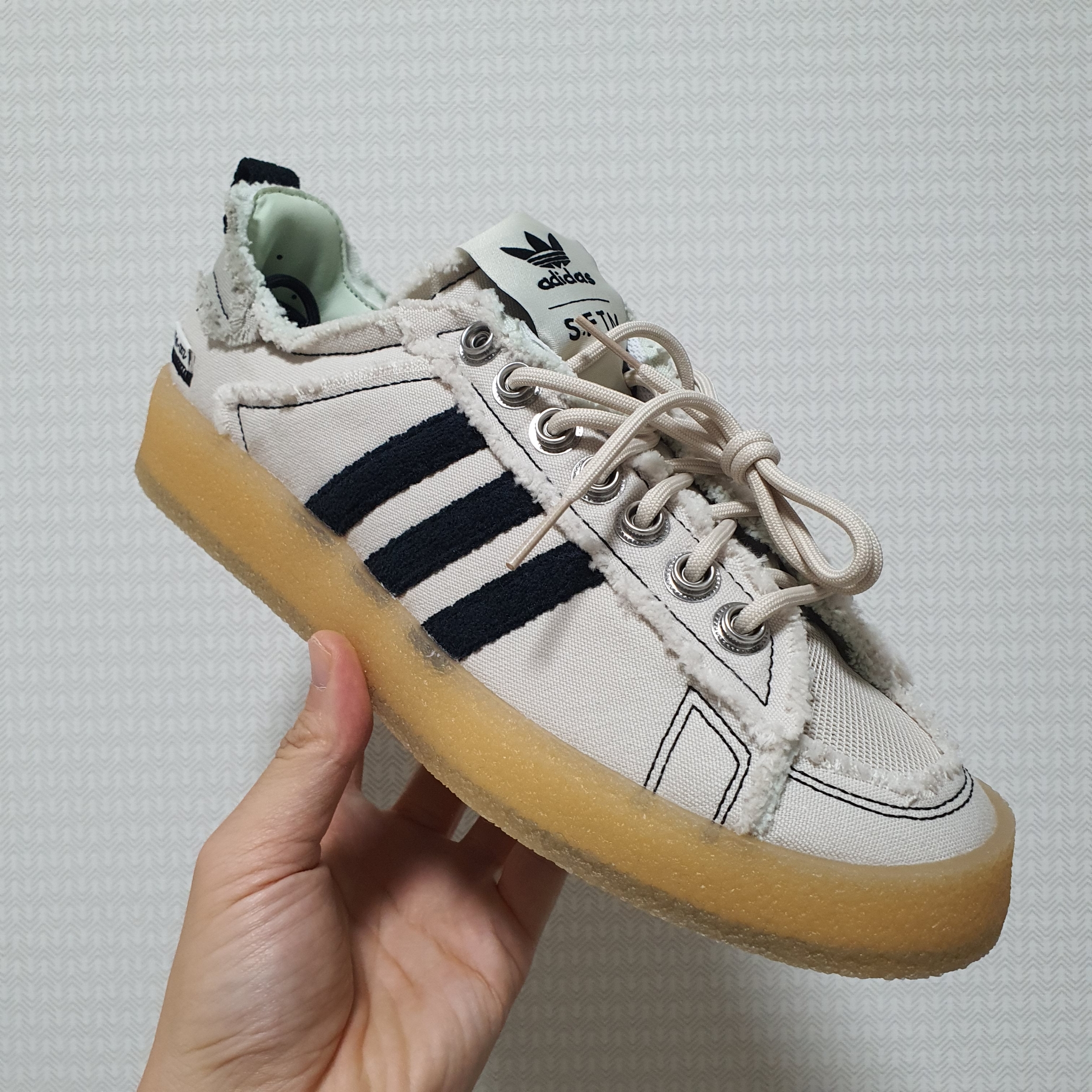 Adidas x Song for the Mute Campus 80s Bliss Core Black 착용 스타일 - 1