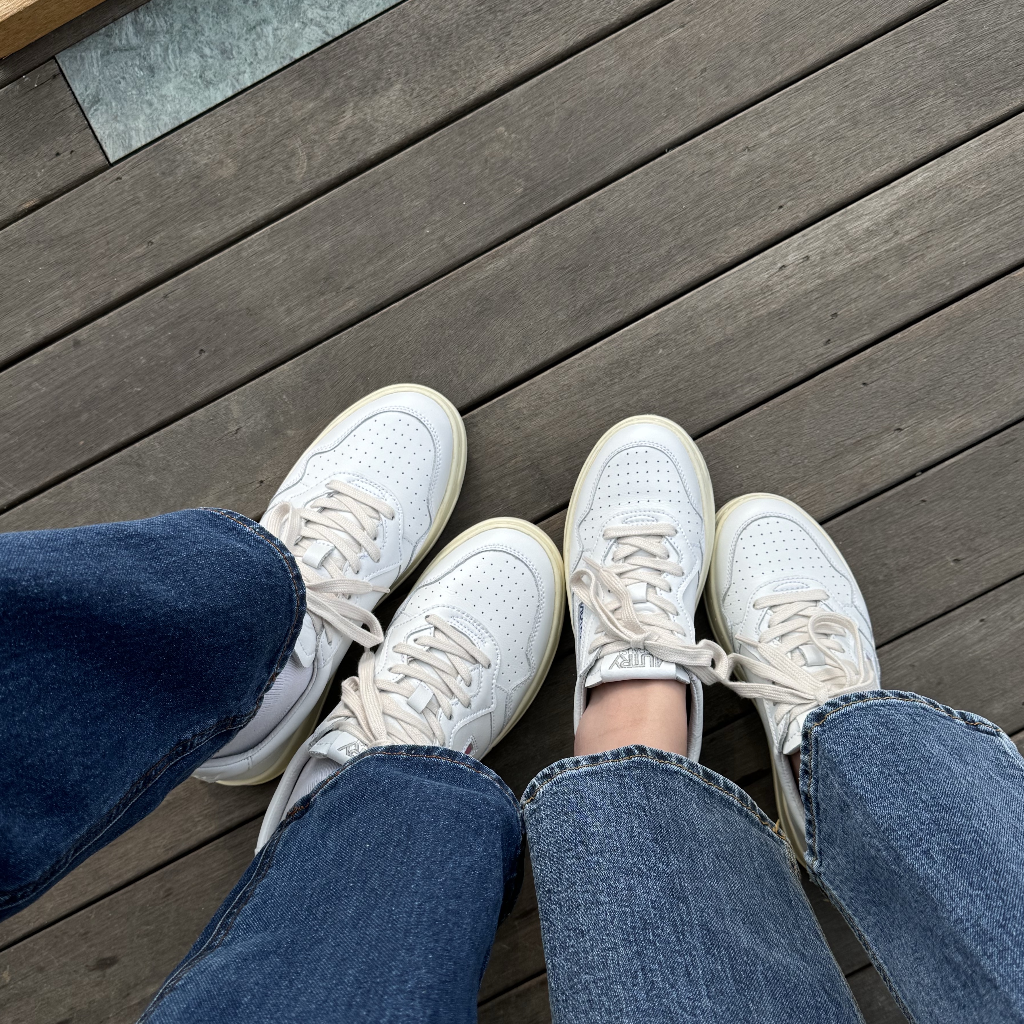 (W) Autry Medalist Low Leather Sneakers White 착용 스타일