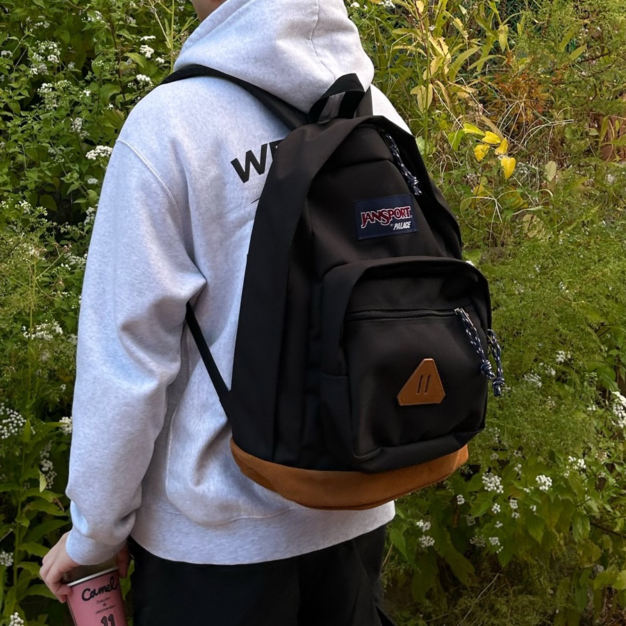 Palace x Jansport Right Pack Black - 23FW 착용 스타일 - 1