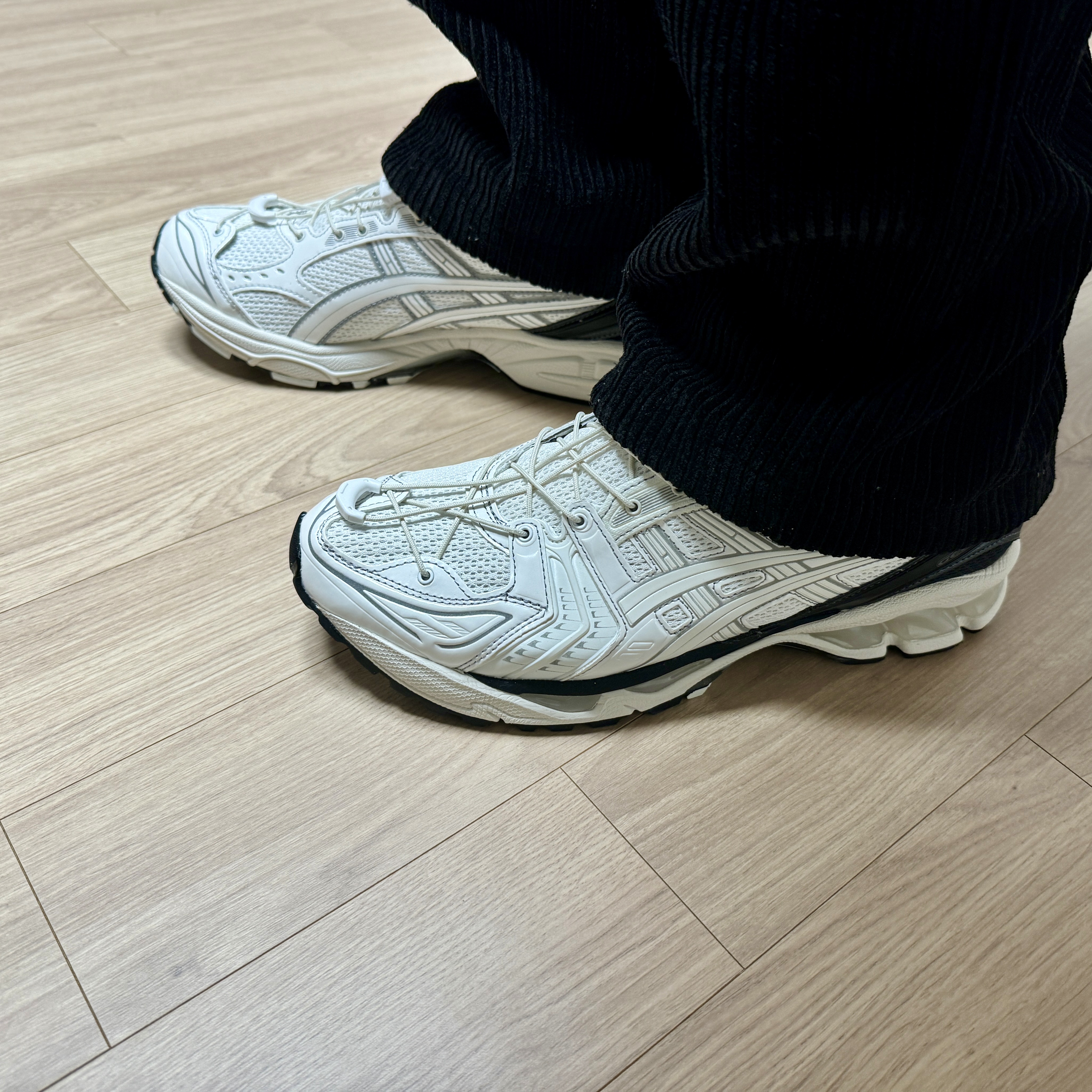 Asics x Unaffected Gel-Kayano 14 Galaxy White 착용 스타일