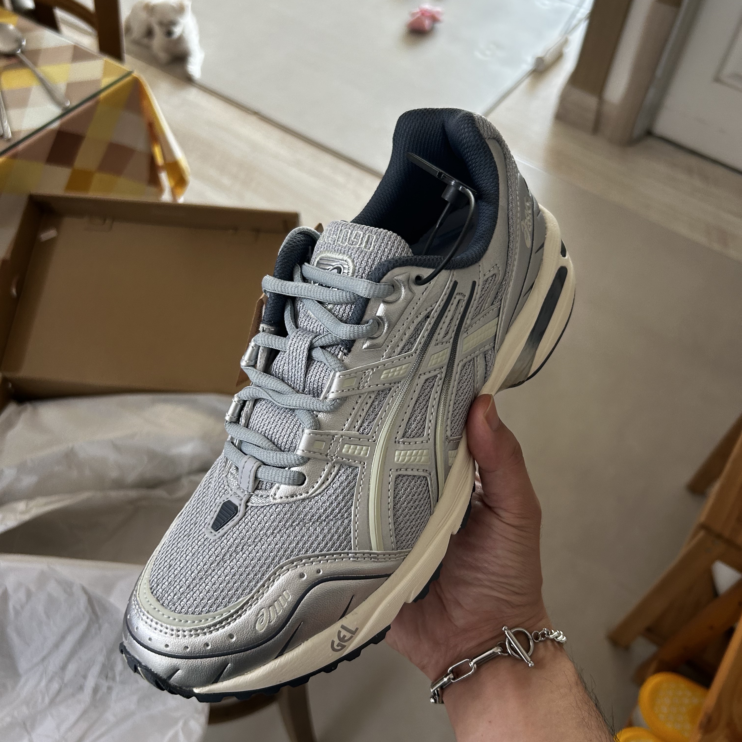 Asics Gel-1090 Piedmont Grey 착용 스타일