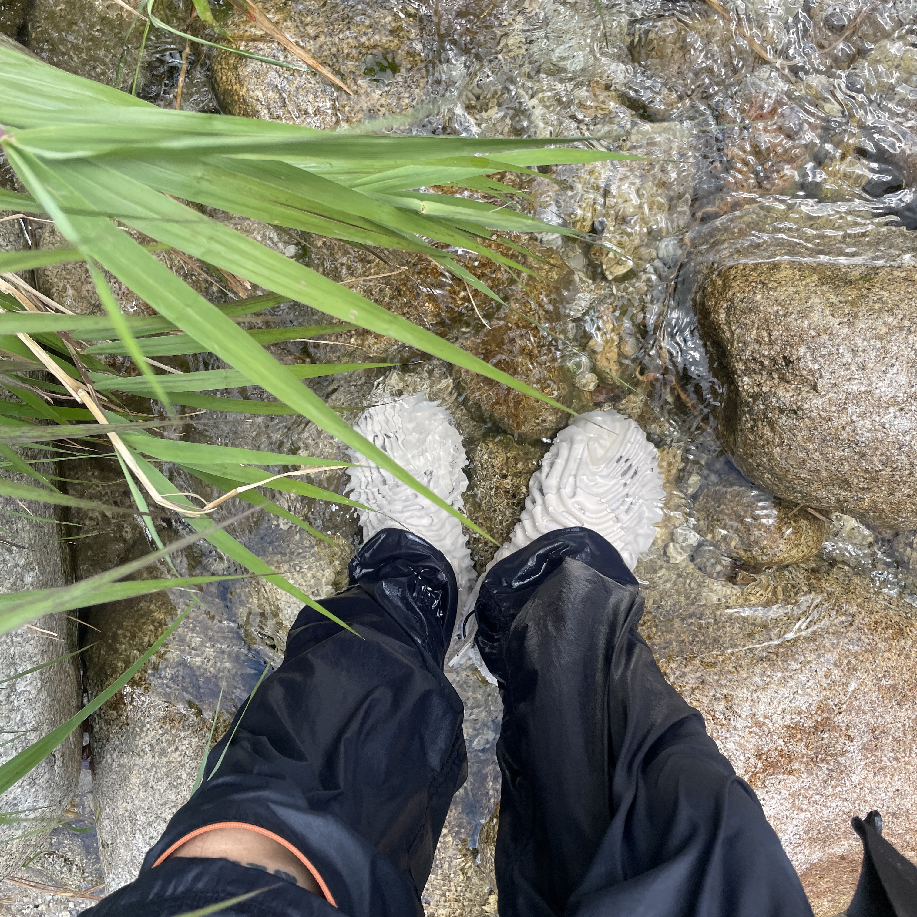Crocs x Salehe Bembury Pollex Clog Horchata 착용 스타일 - 2