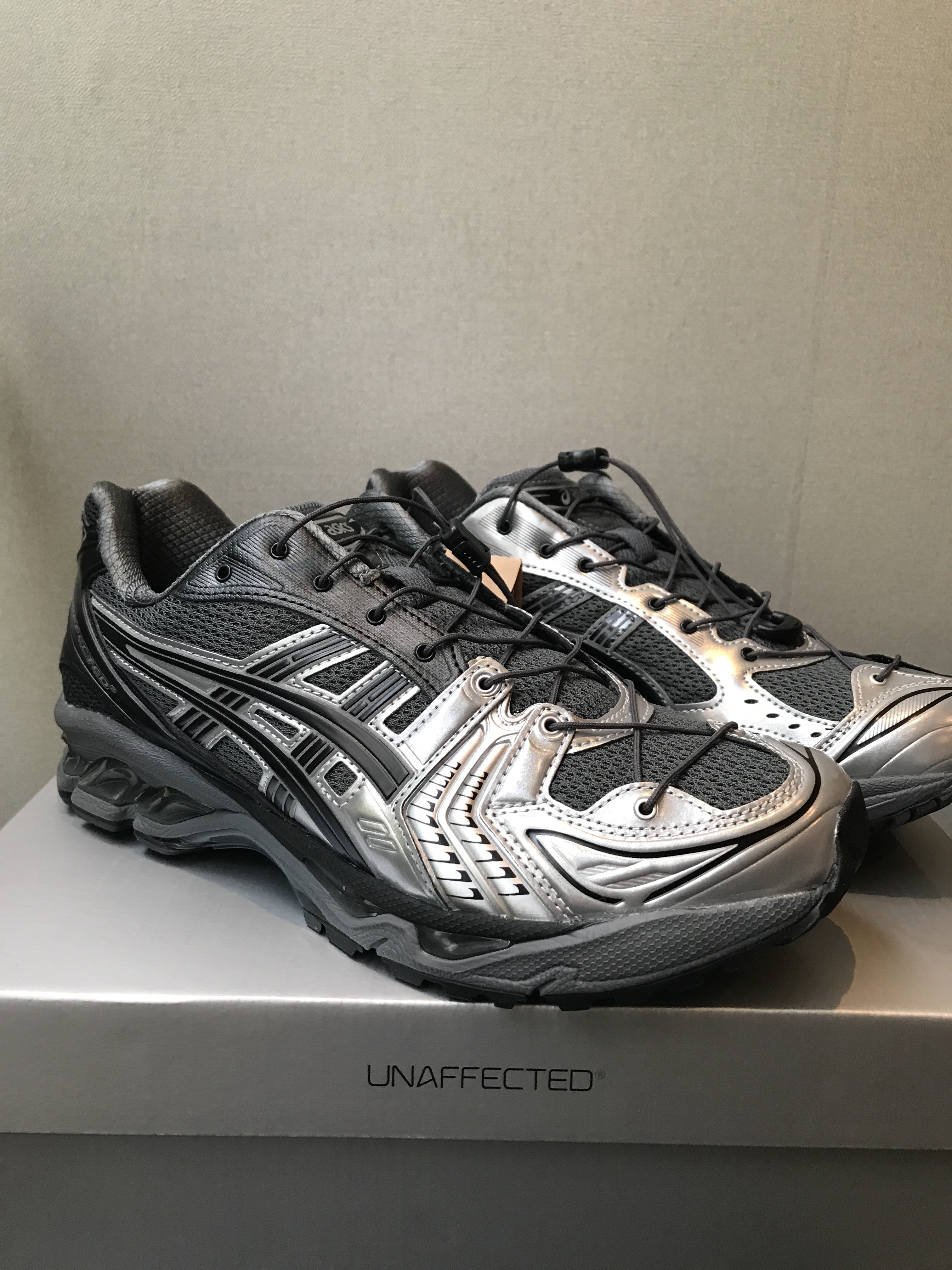 Asics x Unaffected Gel-Kayano 14 Silver Moon 착용 스타일 - 1