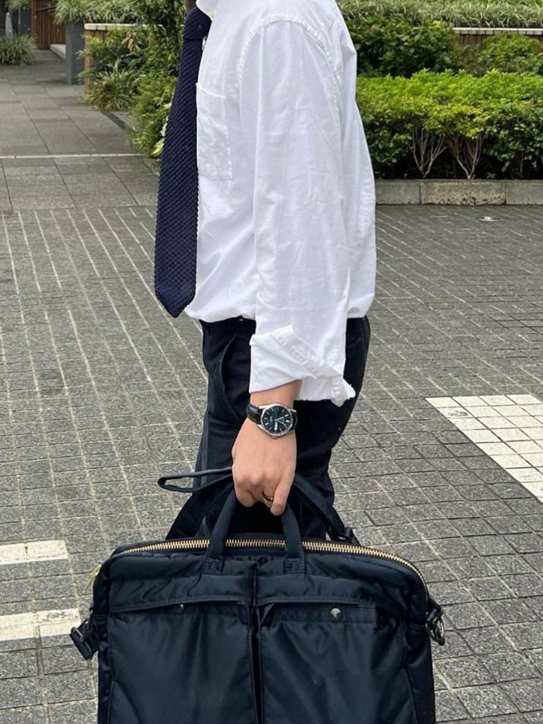 Porter Tanker 2Way Tote Bag Sage Green, Porter Tanker 2Way Briefcase Black 착용 스타일 - 3