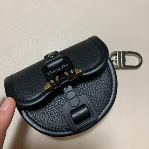 Dior Nano Gallop Pouch Black Grained Calfskin 착용 스타일