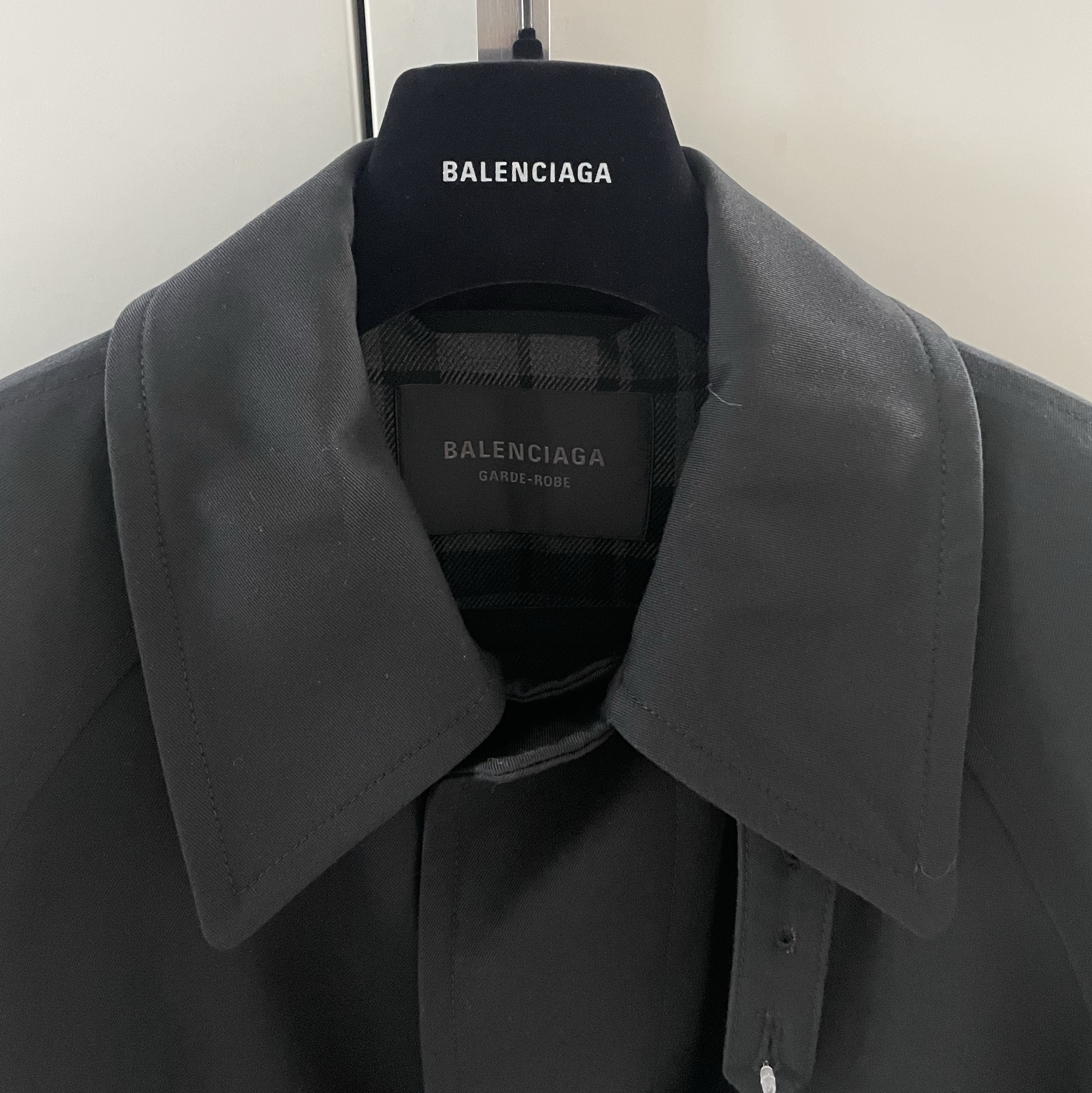Balenciaga XL Army Boots Full Eva Black, Balenciaga Oversized Raglan Carcoat Black 착용 스타일 - 4