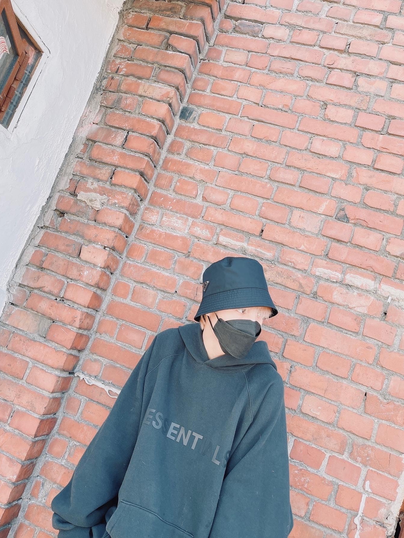 Prada Re-Nylon Bucket Hat Black, Essentials 3D Silicon Applique Pullover Hoodie Dark Slate/Black 2020 착용 스타일