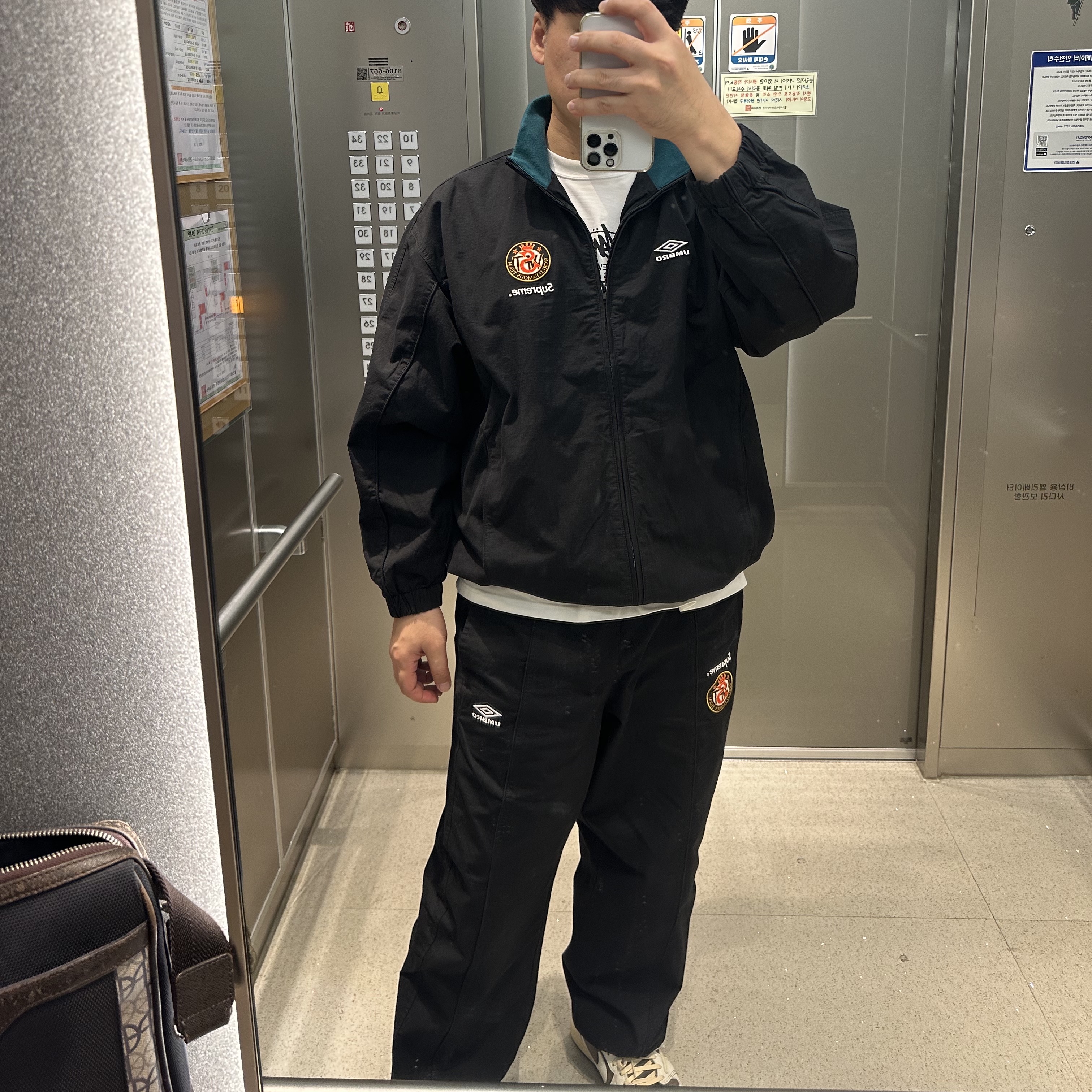 Supreme x Umbro Cotton Ripstop Track Jacket Black - 23FW, Supreme x Umbro Cotton Ripstop Track Pants Black - 23FW 착용 스타일