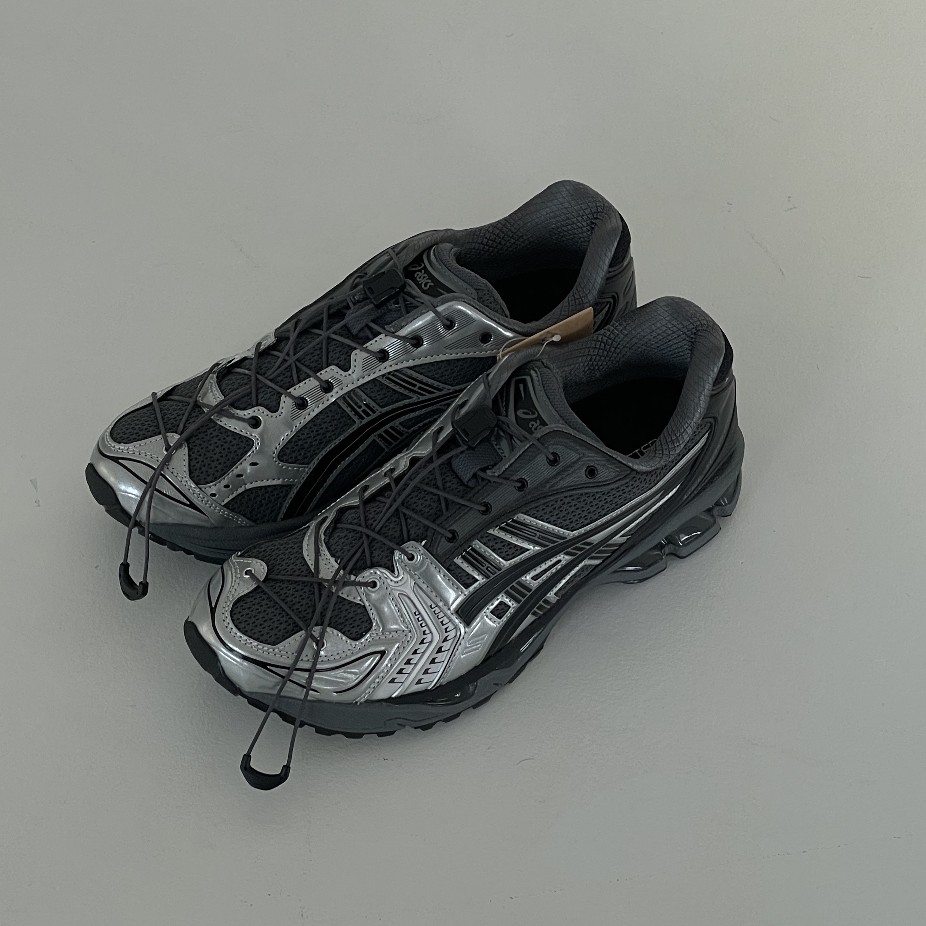 Asics x Unaffected Gel-Kayano 14 Silver Moon 착용 스타일 - 1