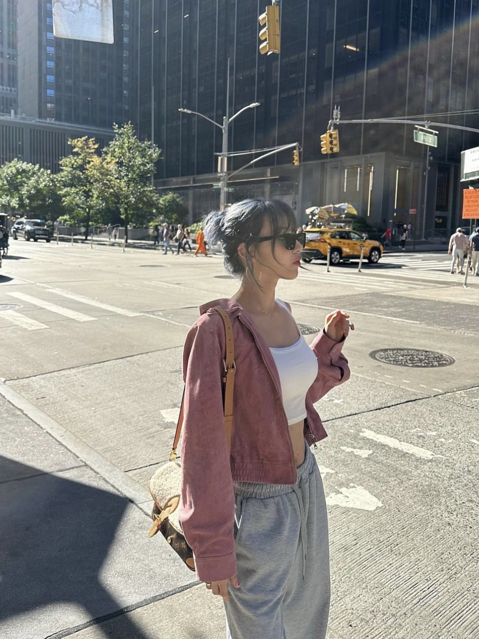 Louis Vuitton Shearing Diane Monogram 착용 스타일 - 4