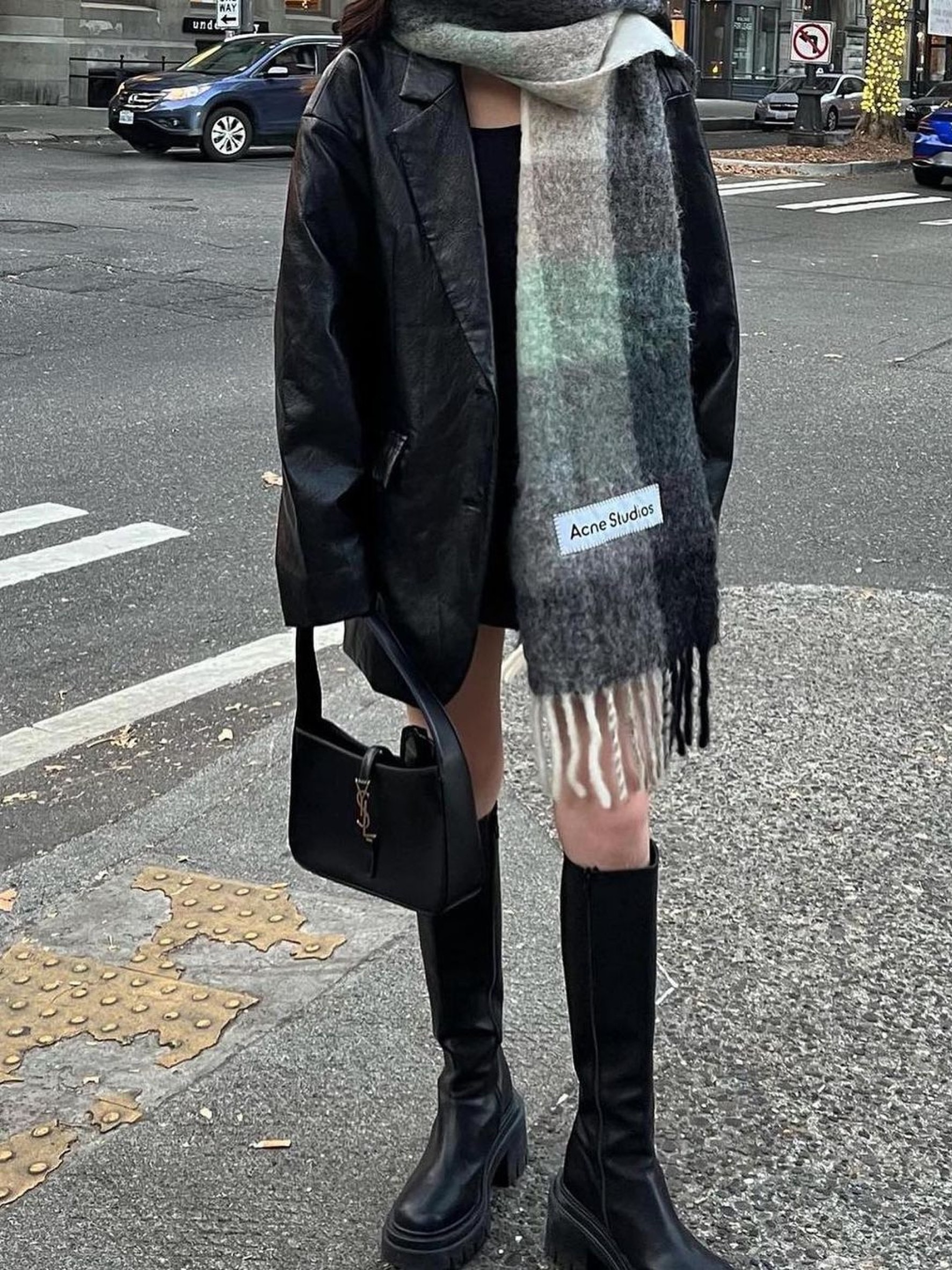 Acne Studios Mohair Check Muffler Pastel Blue Beige, Acne Studios Mohair Check Muffler Chestnut Brown Yellow Green 착용 스타일 - 5
