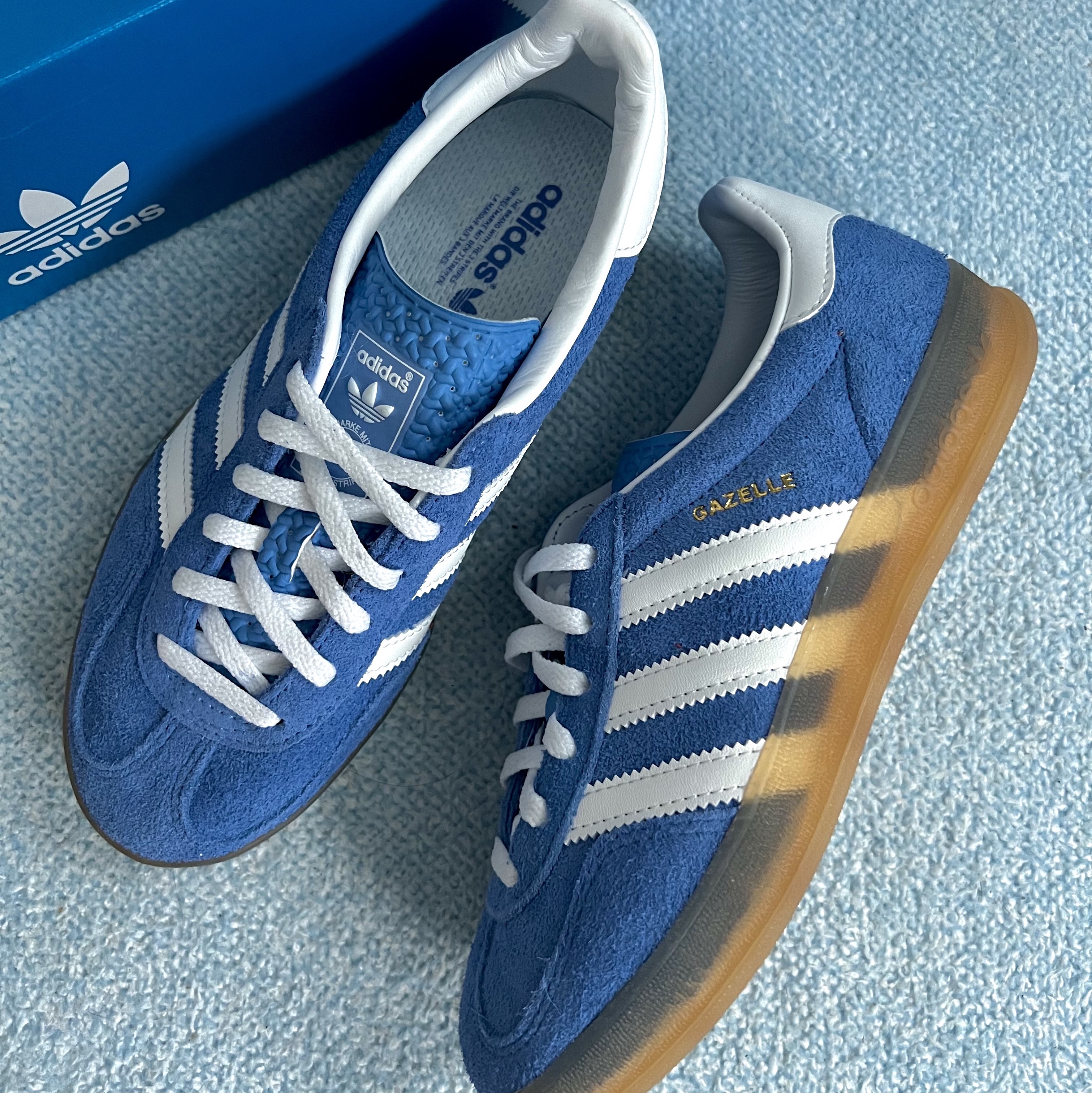 (W) Adidas Gazelle Indoor Blue Fusion Cloud White 착용 스타일
